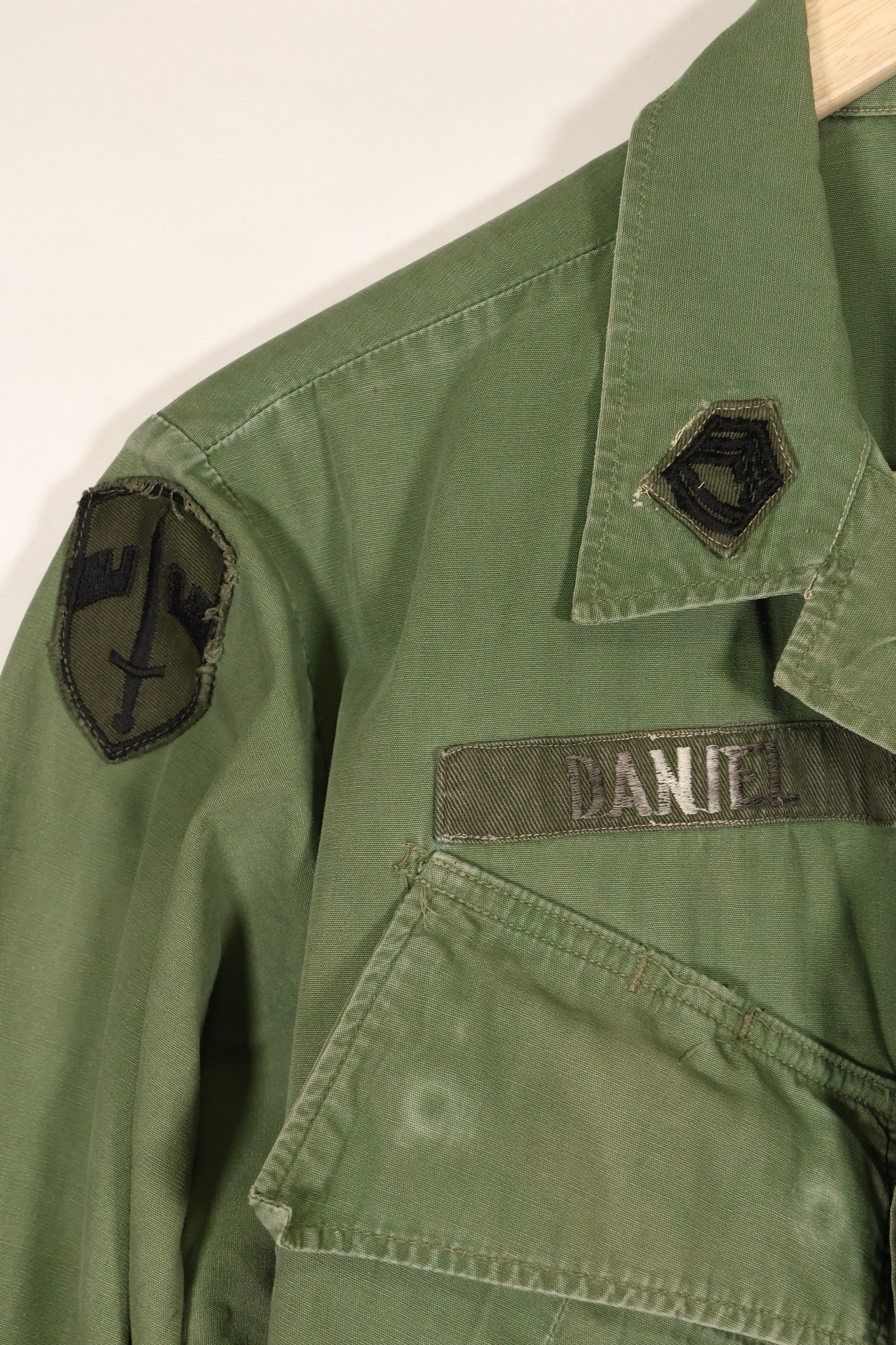 1967 Contract Estimated S-R 3rd Model Jungle Fatigue Jacket 73rd Surveillance Airplane Company  Patch First Attached Used