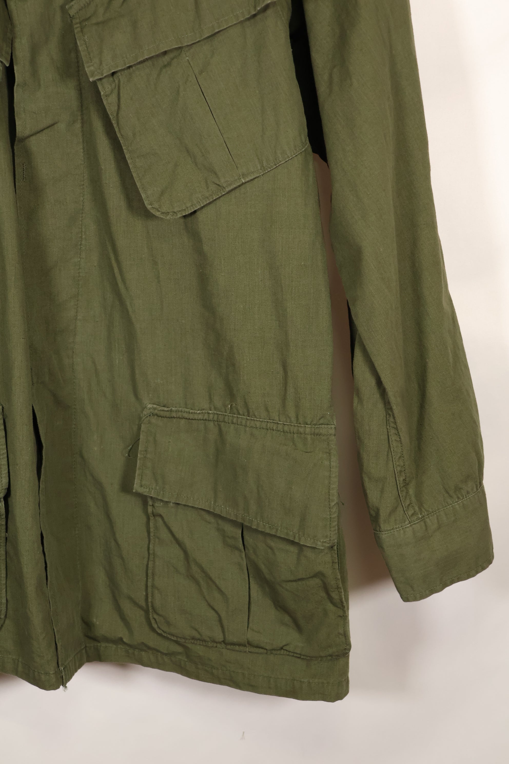 1967 Contract M-R 3rd Model Jungle Fatigue Jacket with patches, good condition, used.