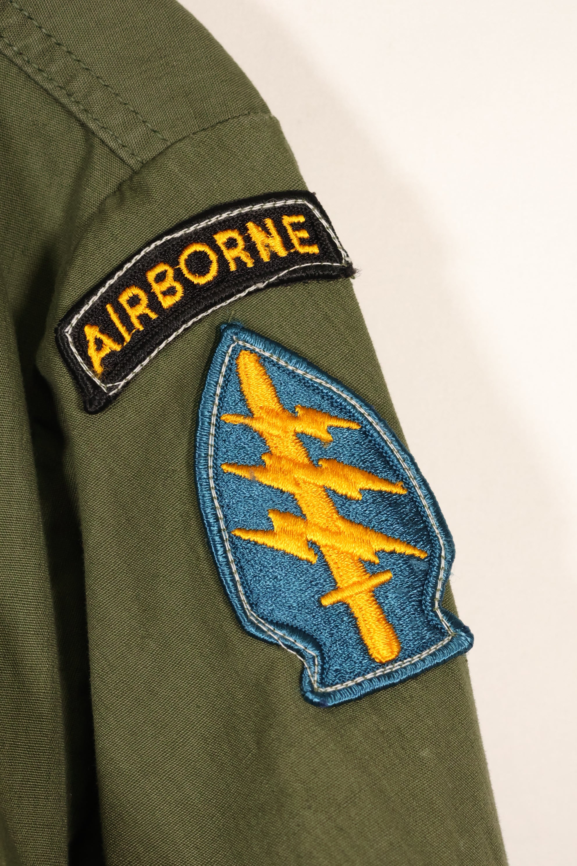 1967 Contract M-R 3rd Model Jungle Fatigue Jacket with patches, good condition, used.