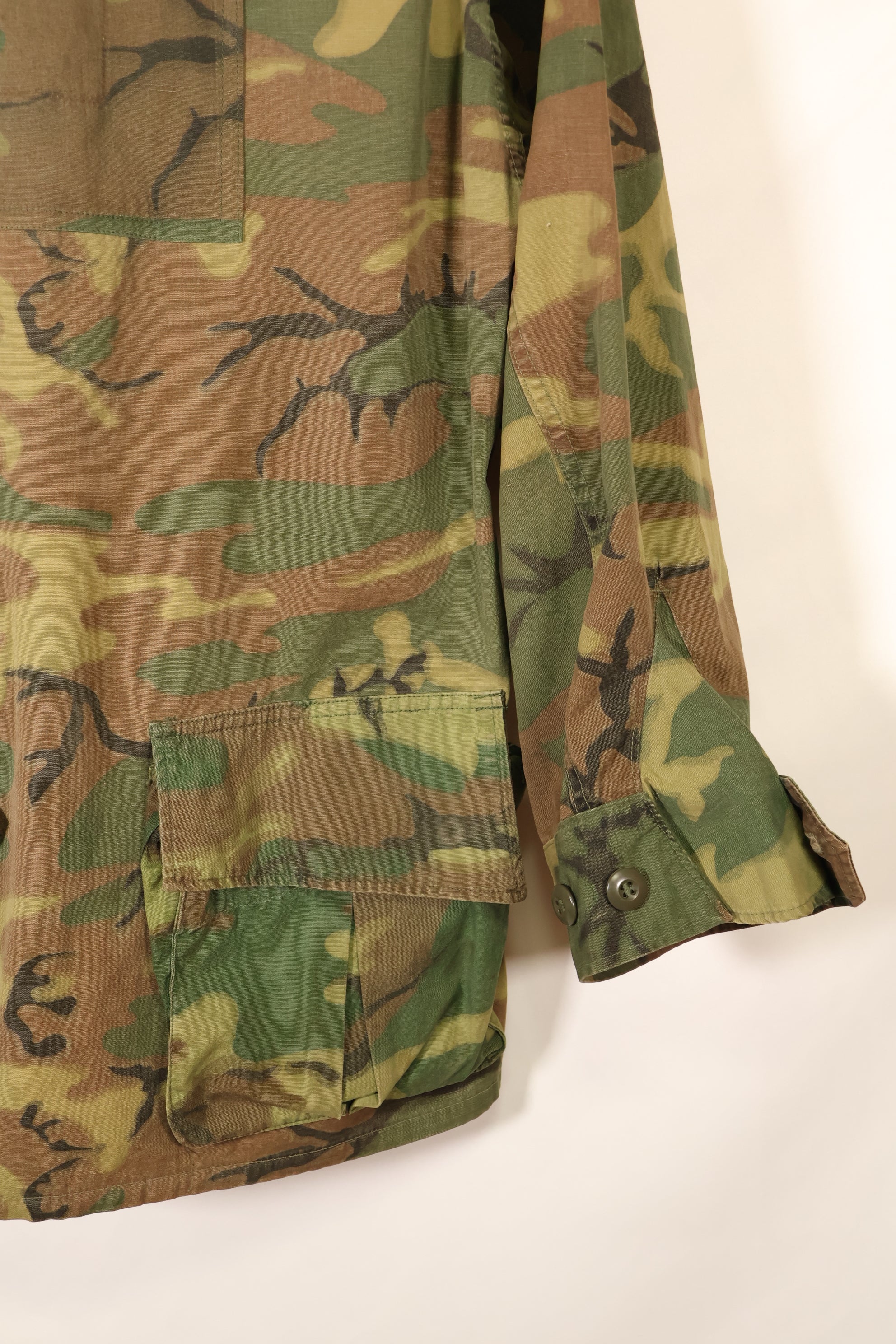 Mid-1960s non ripstop fabric ERDL camouflage rare print fabric jungle fatigues jacket, used.