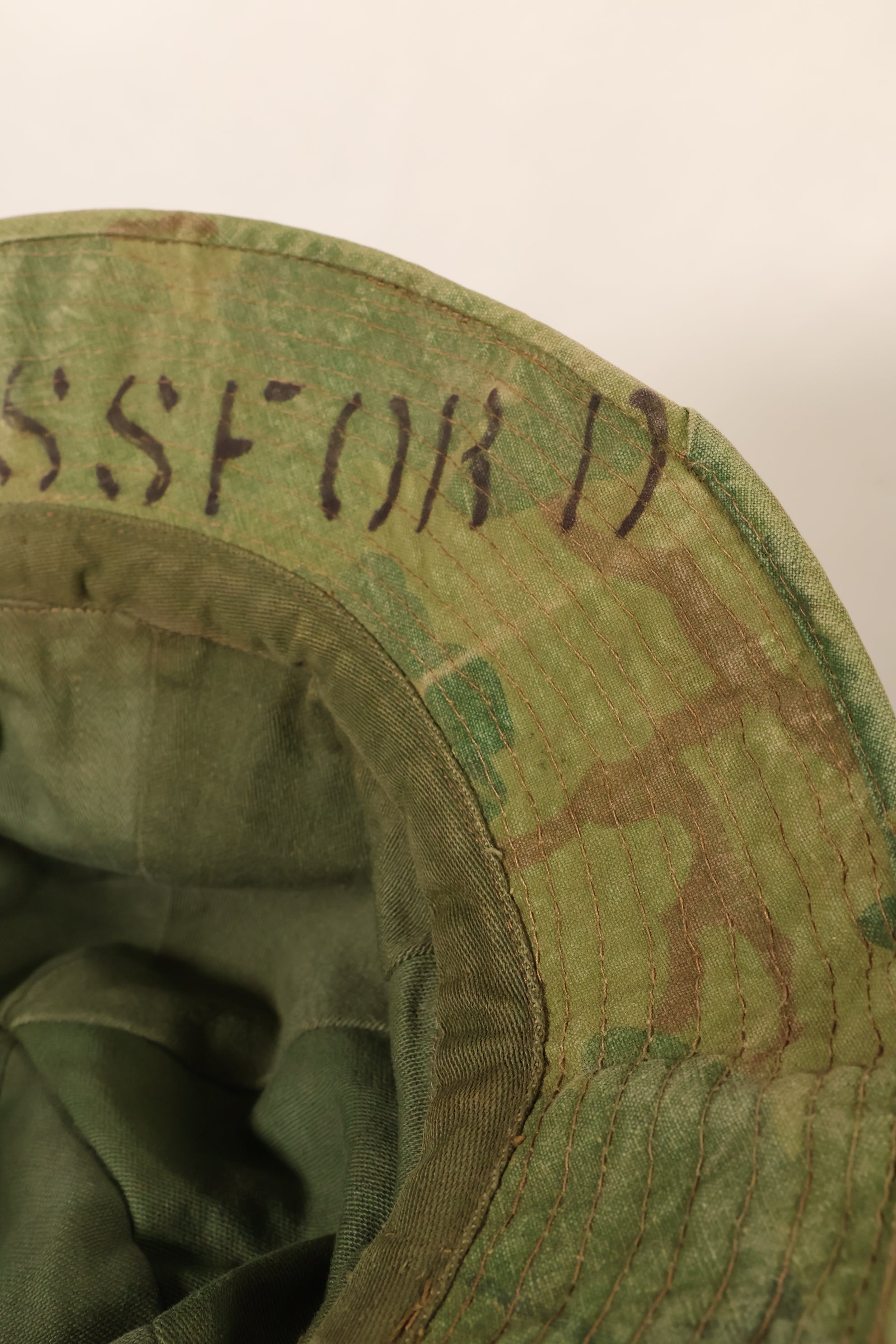 1960s-early 70s USMC privately procured Mitchell pattern camouflage shelterhalf boonie hat, used.