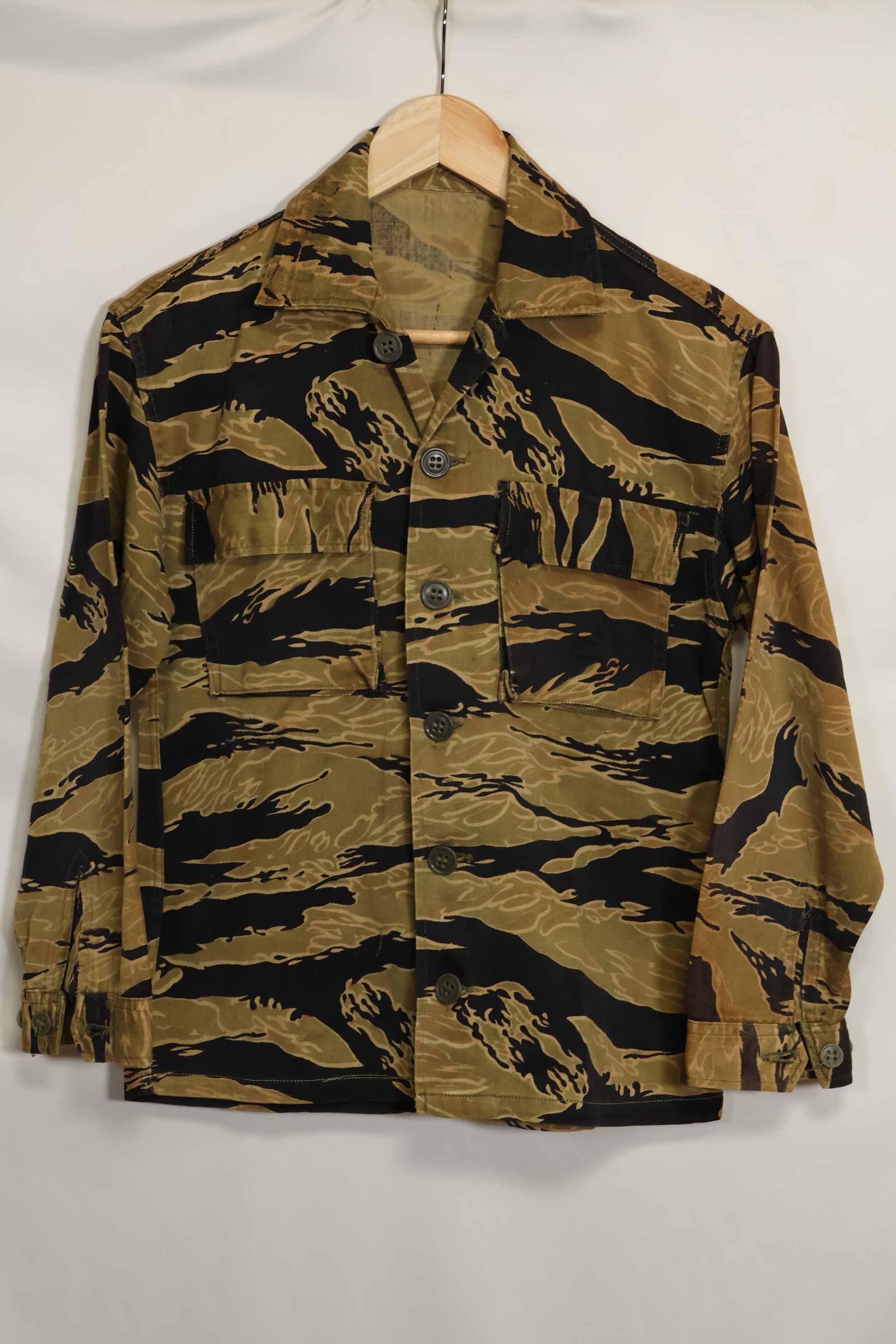 1960s Gold Tiger Tiger Stripe Shirt Asian Cut A-M Good Condition Used