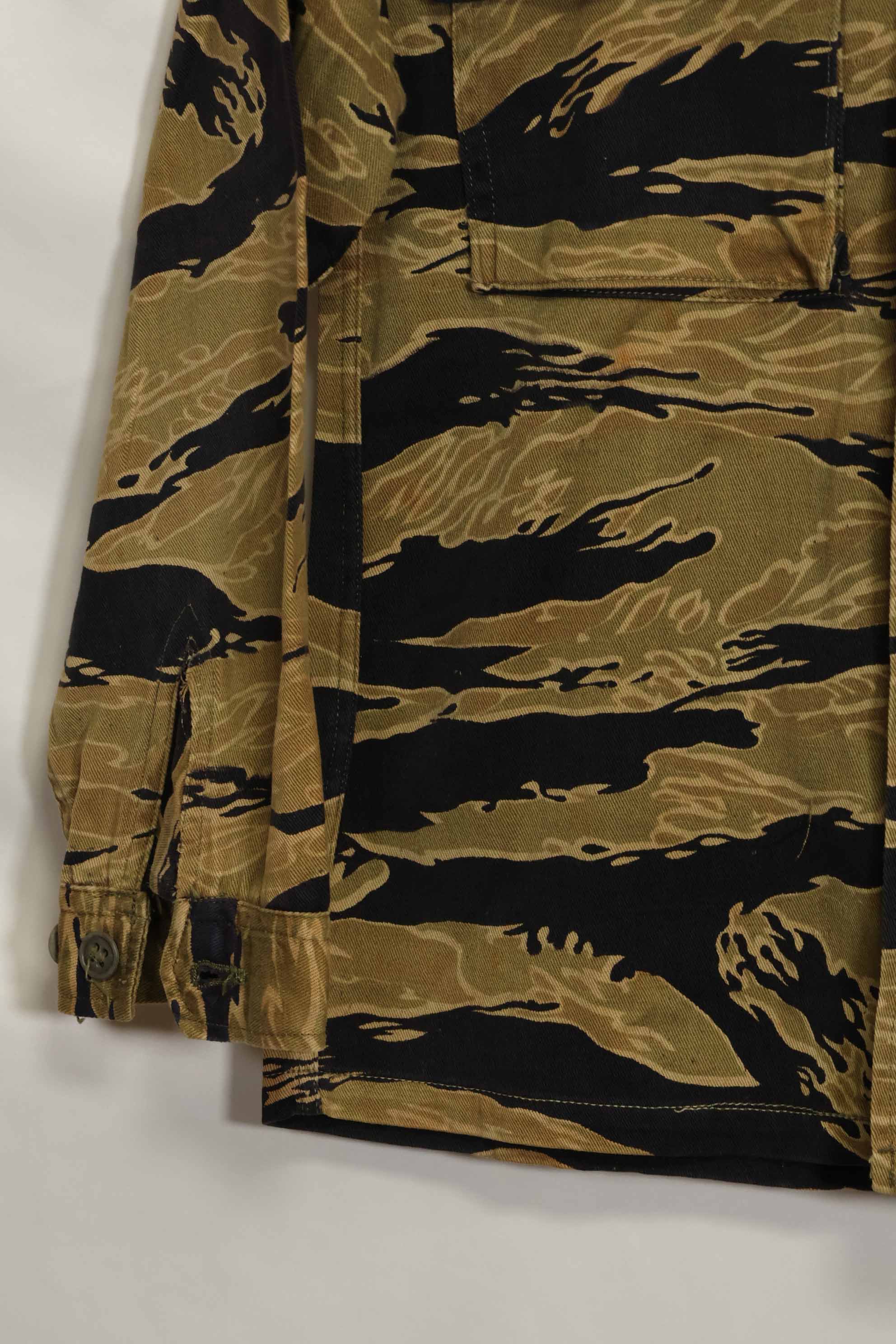 1960s Gold Tiger Tiger Stripe Shirt Asian Cut A-M Good Condition Used