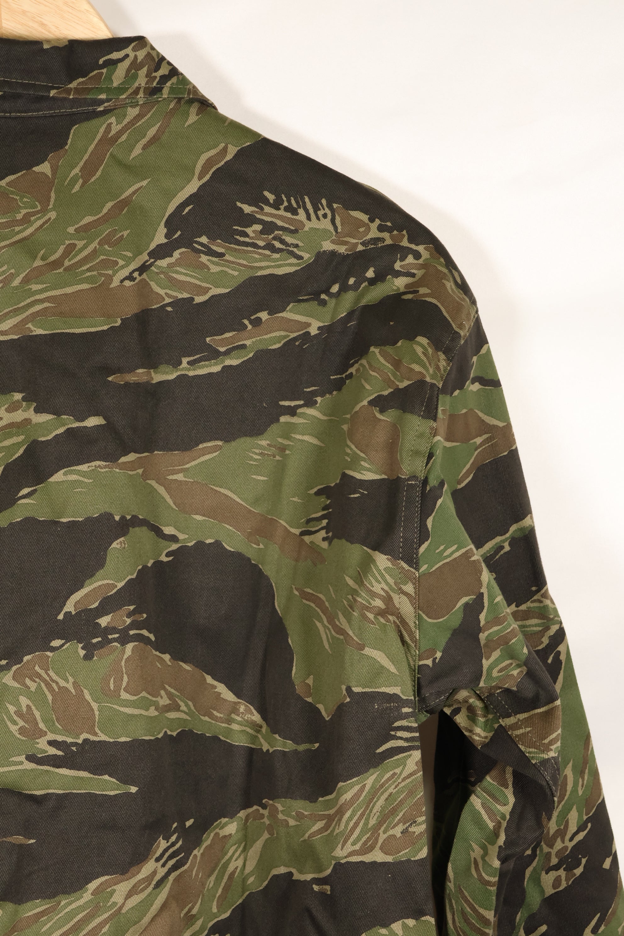 1970s DAJB09 with contract tag Made in Japan Tiger stripe top and bottom set, never used