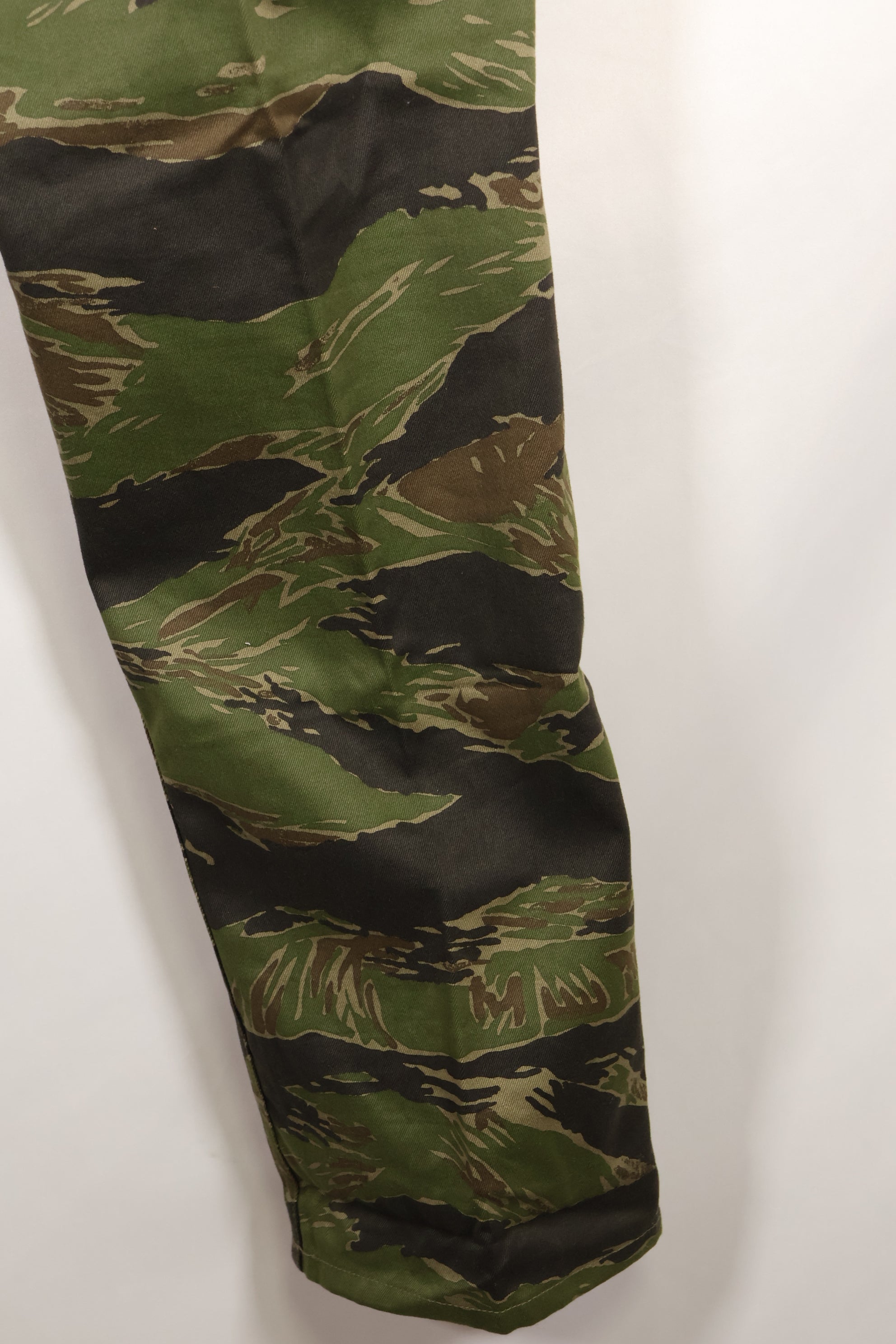 1970s DAJB09 with contract tag Made in Japan Tiger stripe top and bottom set, never used