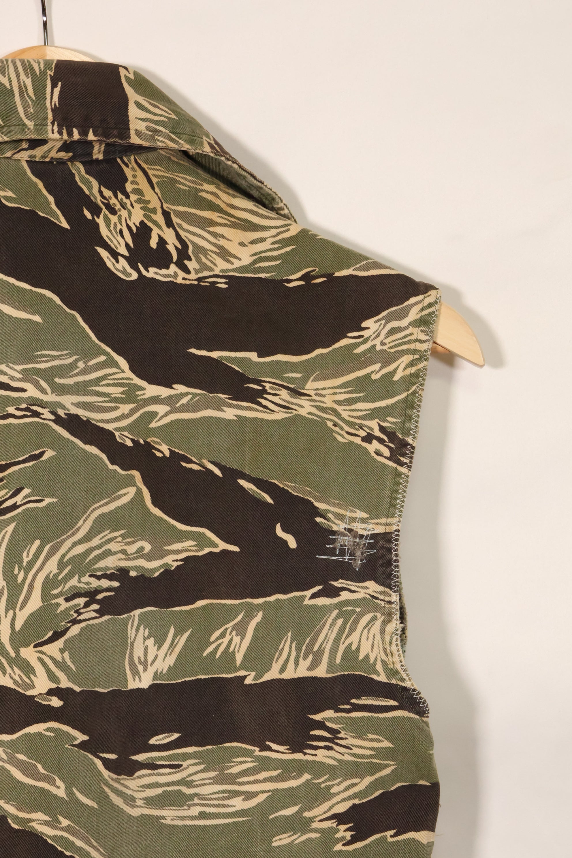 1960s US Cut Okinawa Tiger Tiger Stripe Shirt Modified Vest US-S Used