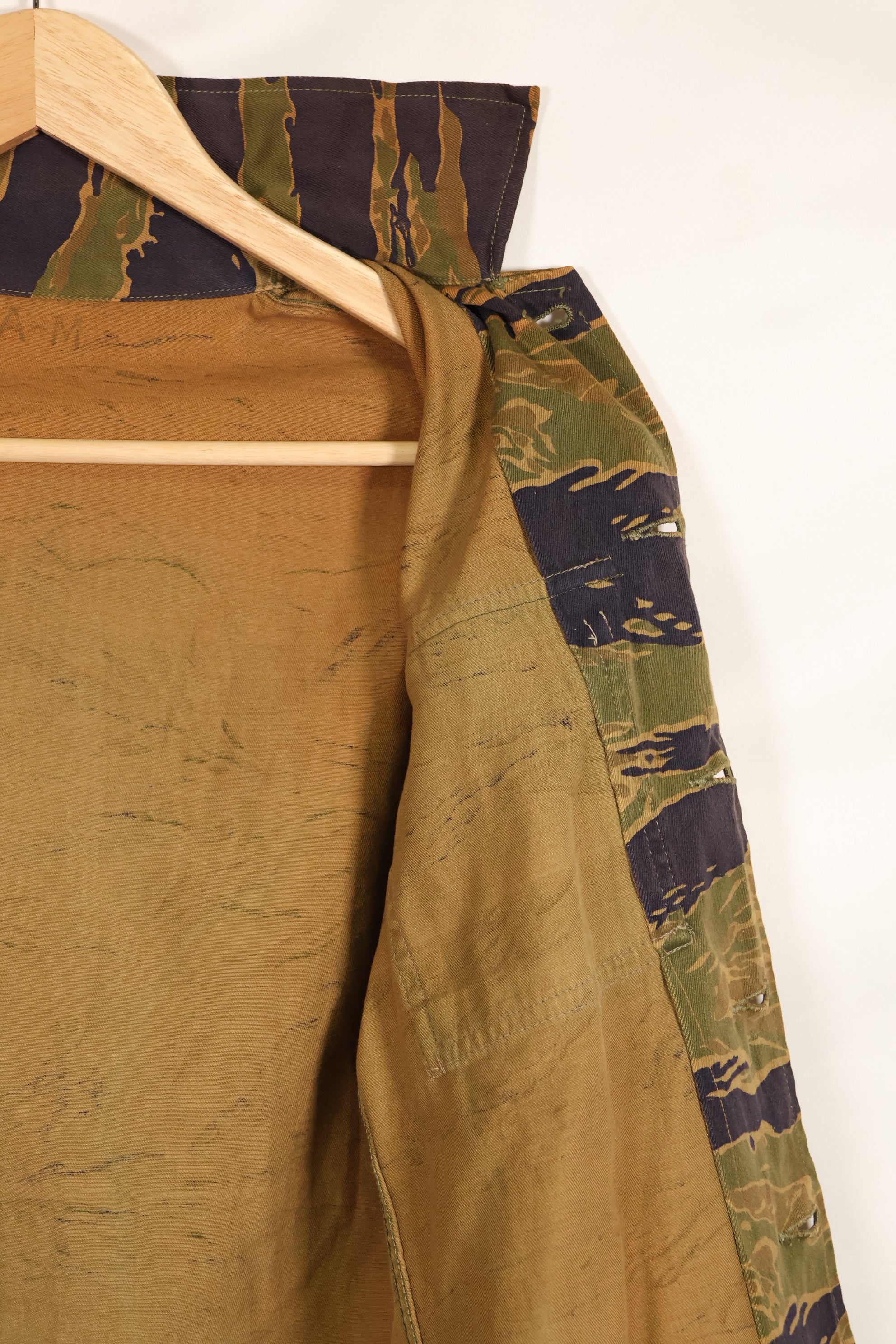 Real A-M Tiger Stripe Shirt Gold Tiger Derivative Pattern in good condition