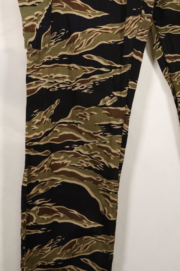 Mid-1960s early gold tiger stripe pants, size S-R, US cut, good condition.