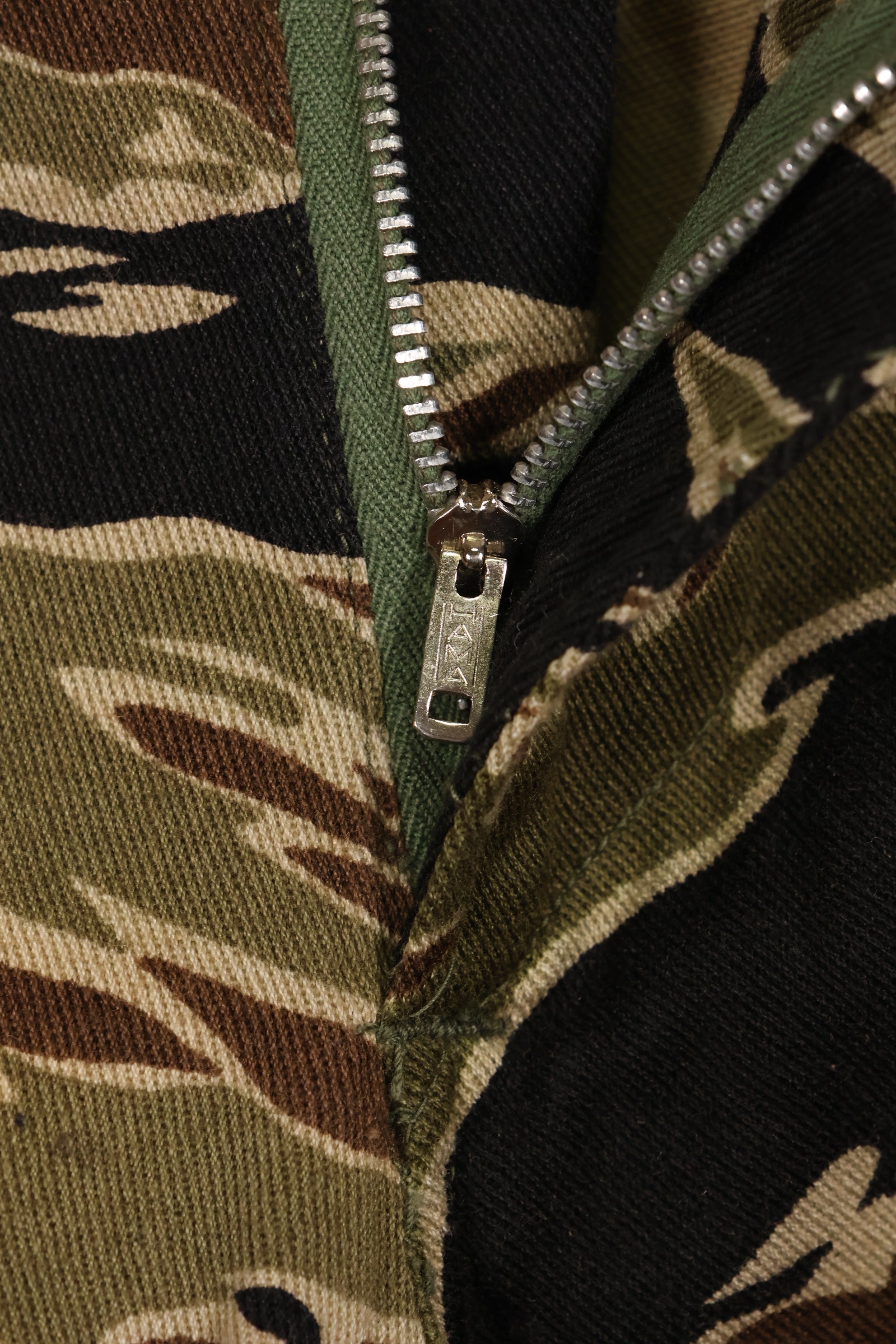 Mid-1960s early gold tiger stripe pants, size S-R, US cut, good condition.