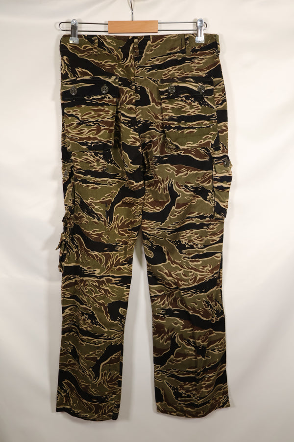 Mid-1960s early gold tiger stripe pants, size S-R, US cut, good condition.