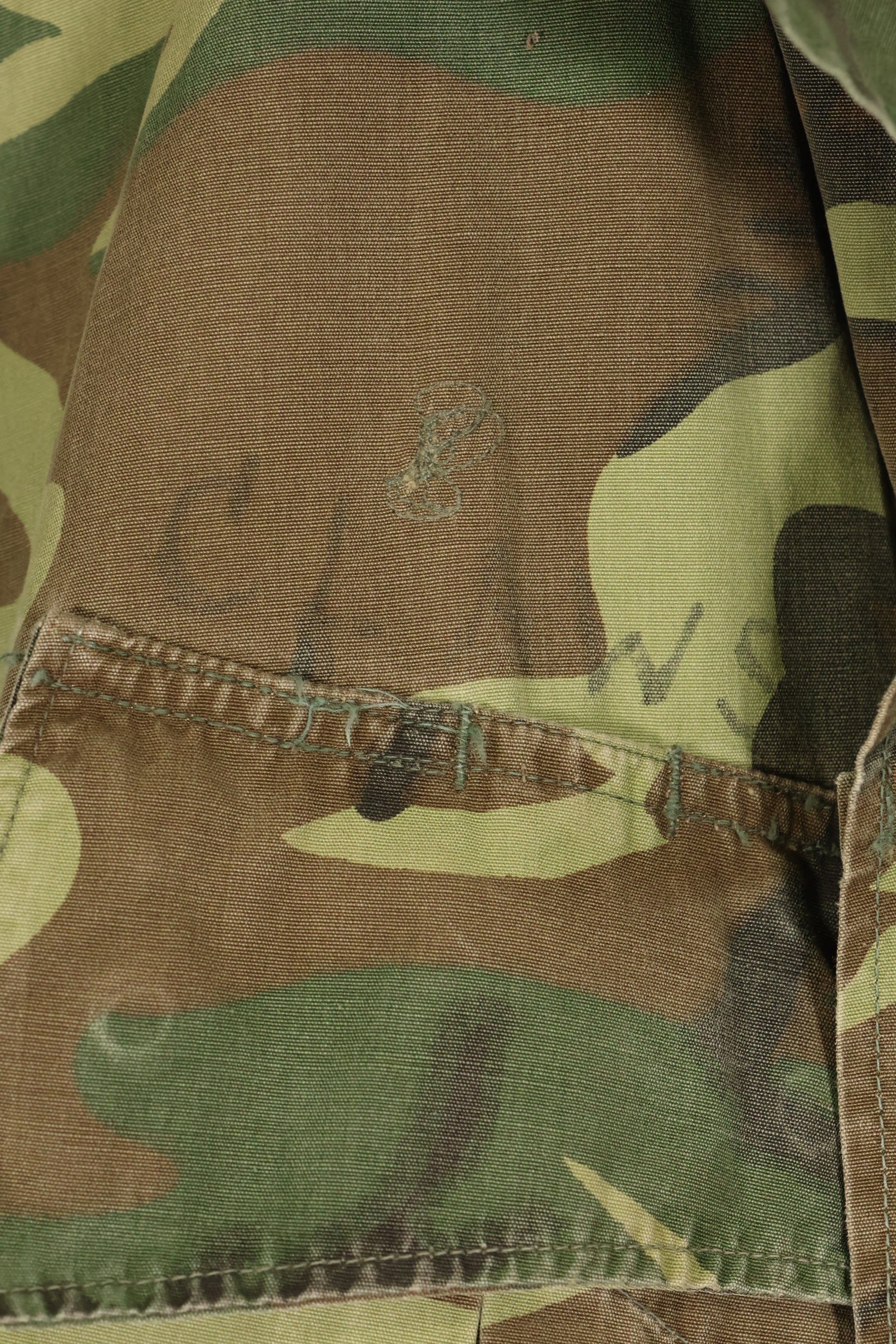 Contract circa 1967, size tag missing, early print, USMC non-rip ERDL jungle fatigues jacket, used
