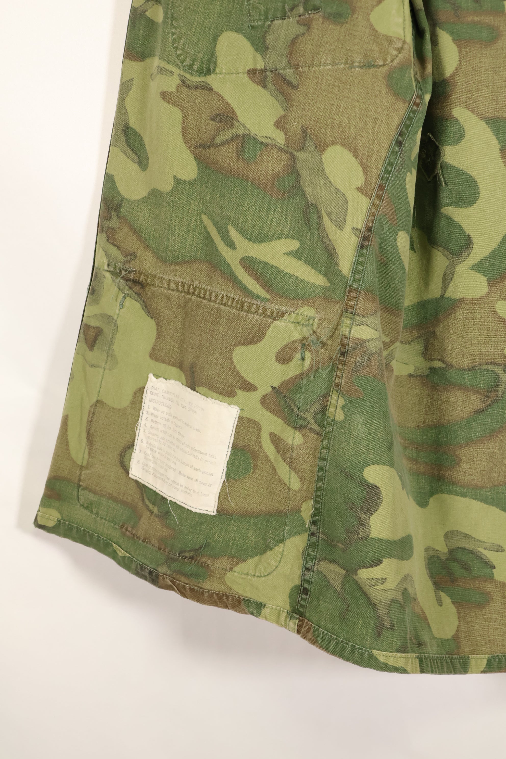 Contract circa 1967, size tag missing, early print, USMC non-rip ERDL jungle fatigues jacket, used