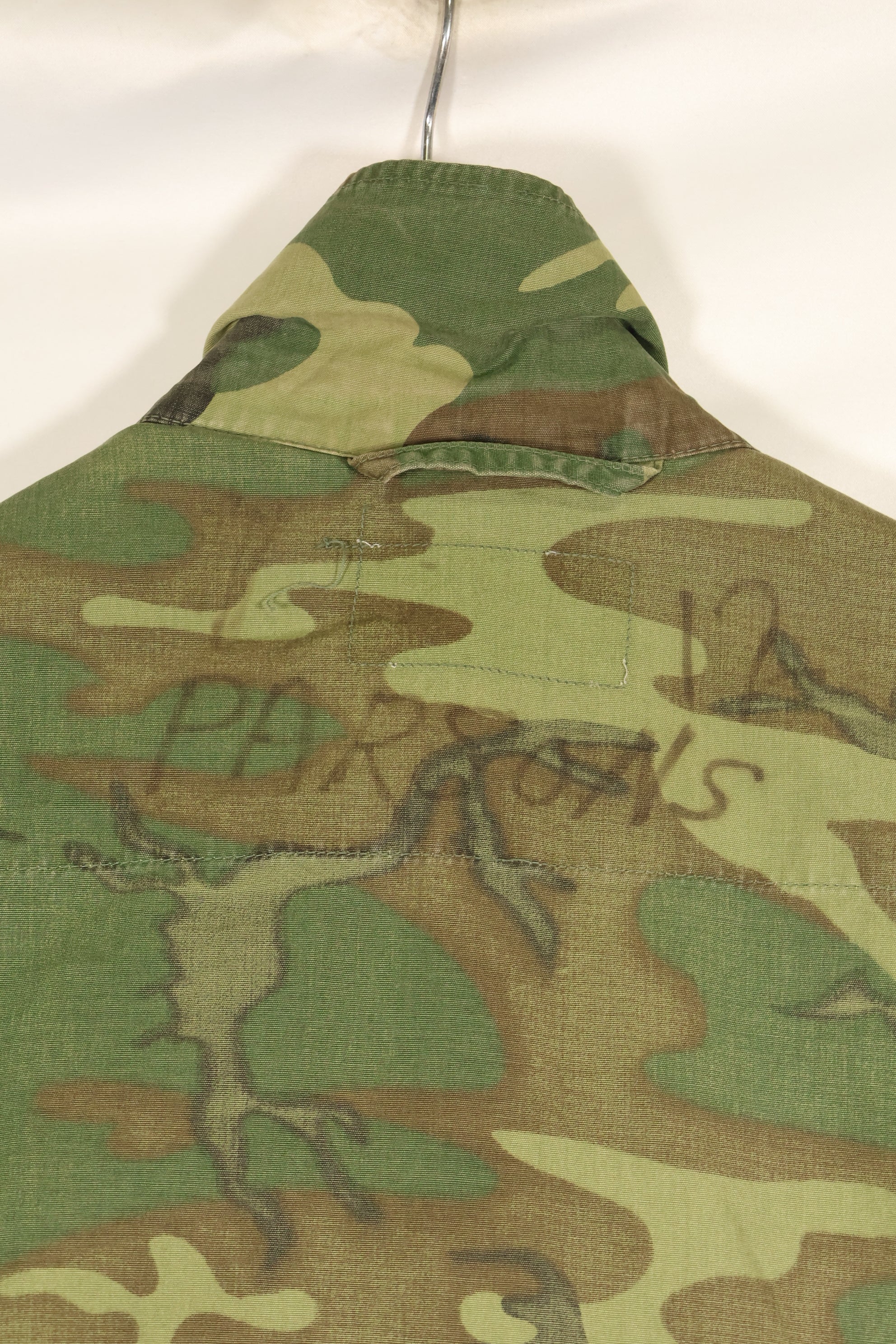 Circa 1966–67 | Estimated S-R | ERDL | Non-ripstop | Early print | Jungle fatigue jacket | Used
