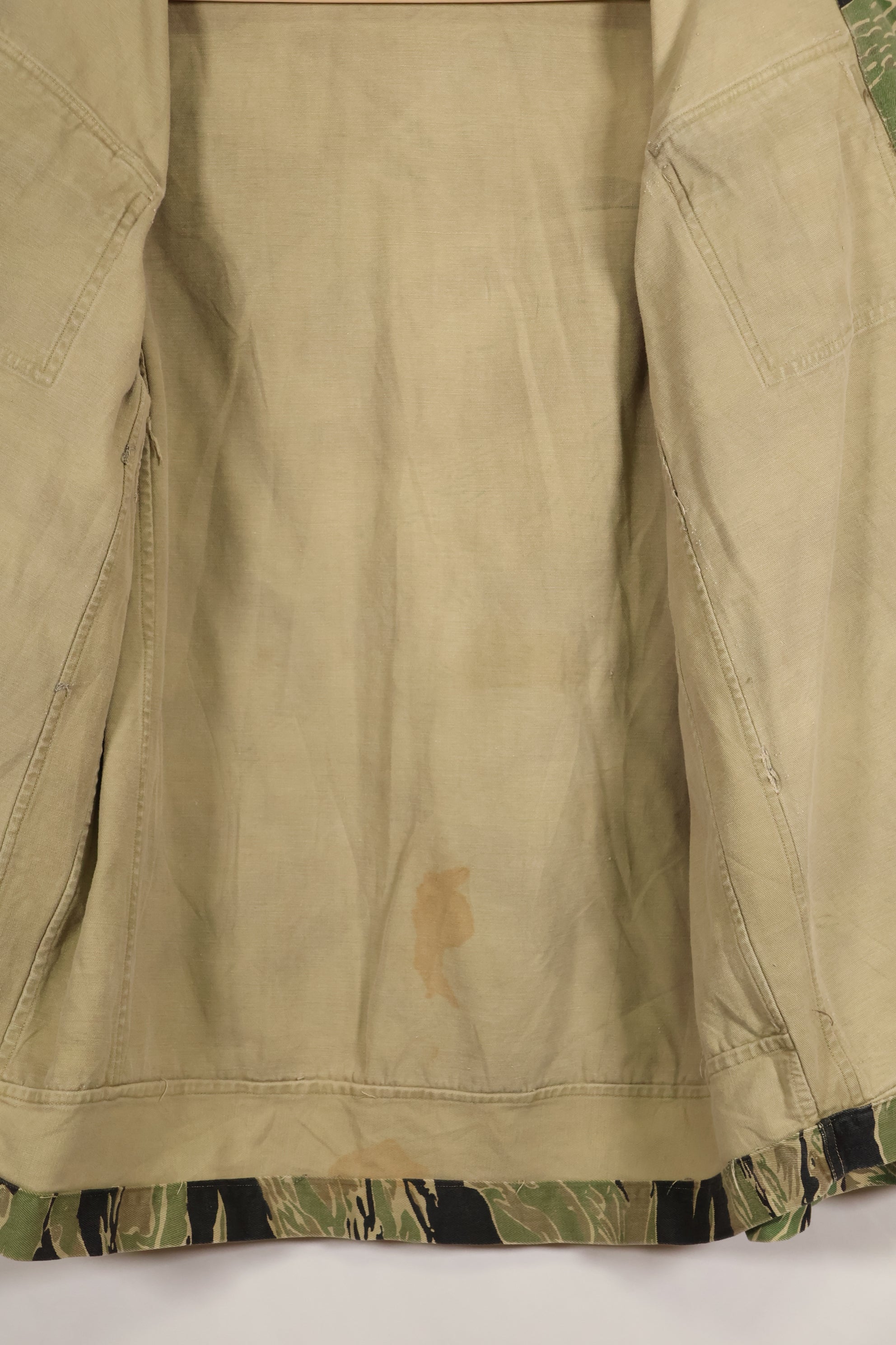 Early 1960s twill fabric, rare VNMC 1st Model tiger stripe shirt, used by Taylor.