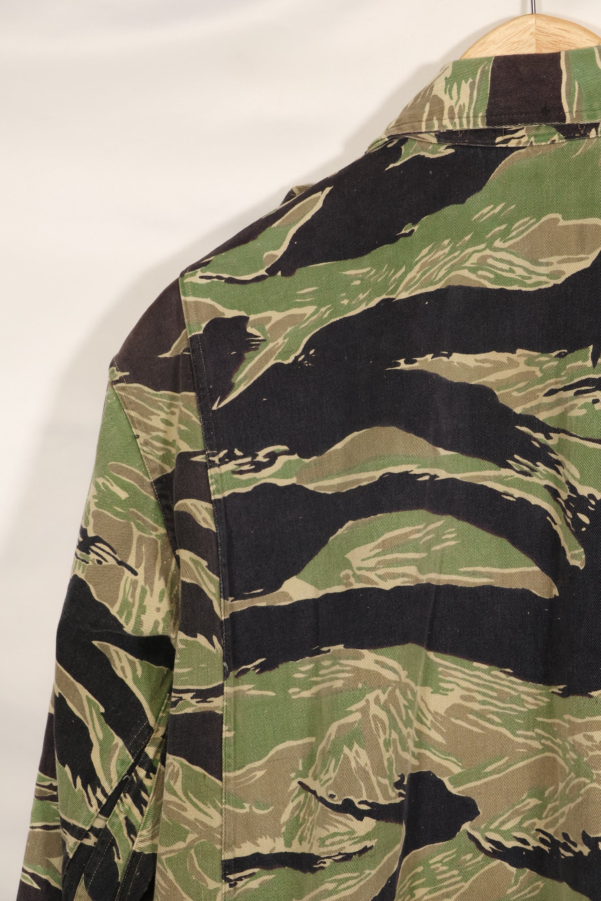 Early 1960s twill fabric, rare VNMC 1st Model tiger stripe shirt, used by Taylor.