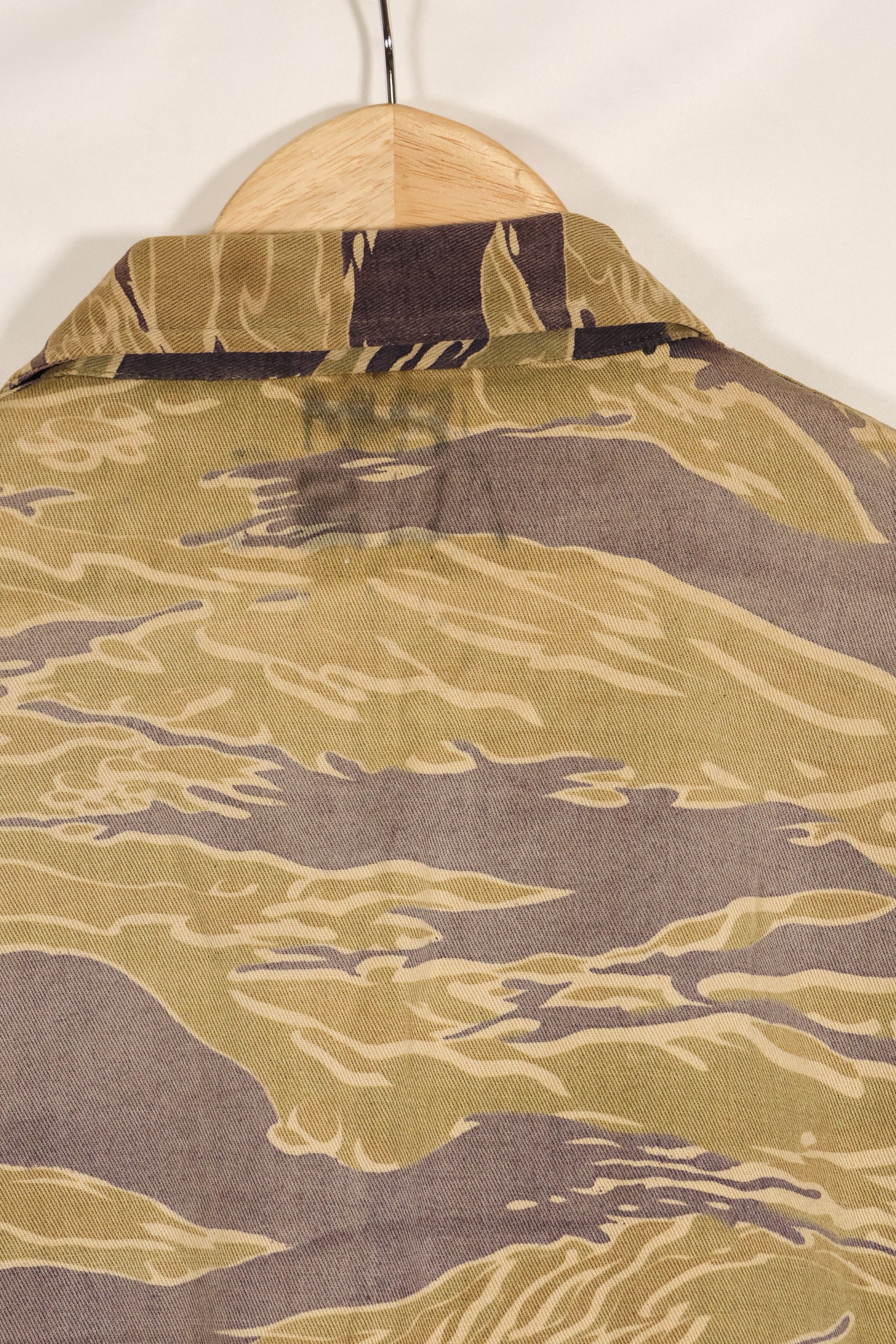 Late 1960s Gold Tiger Stripe Shirt US Cut US-M Faded Used