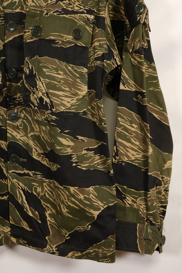 Actual deadstock Okinawa Tiger Tiger Stripe US Cut Shirt US-S Japanese mainland sewing, stained.