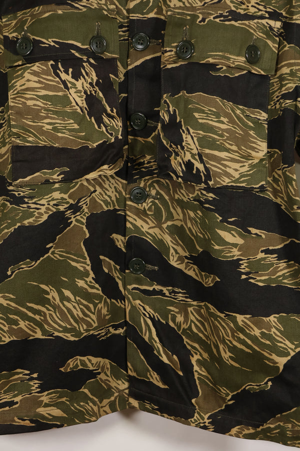 Actual deadstock Okinawa Tiger Tiger Stripe US Cut Shirt US-S Japanese mainland sewing, stained.