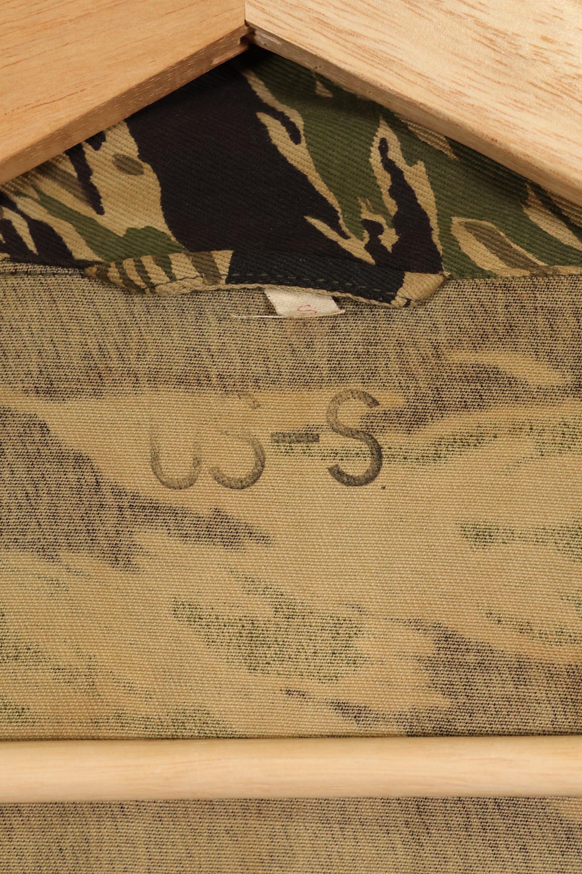 Actual deadstock Okinawa Tiger Tiger Stripe US Cut Shirt US-S Japanese mainland sewing, stained.