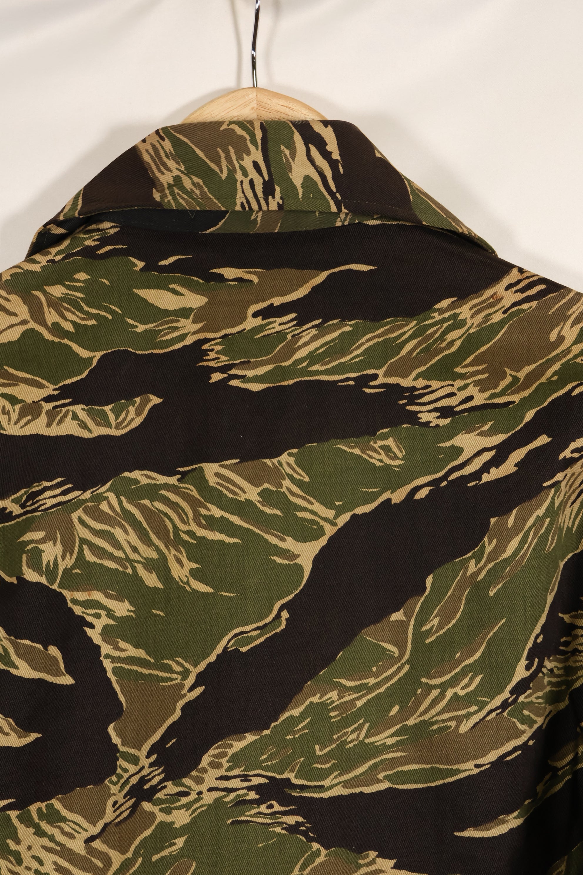 Actual deadstock Okinawa Tiger Tiger Stripe US Cut Shirt US-S Japanese mainland sewing, stained.