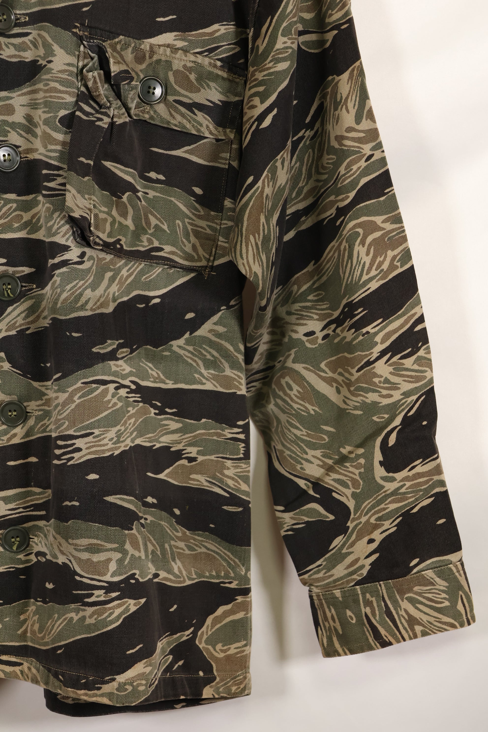 Real Silver Tiger Stripe Asian Cut A-L size shirt Used in good condition