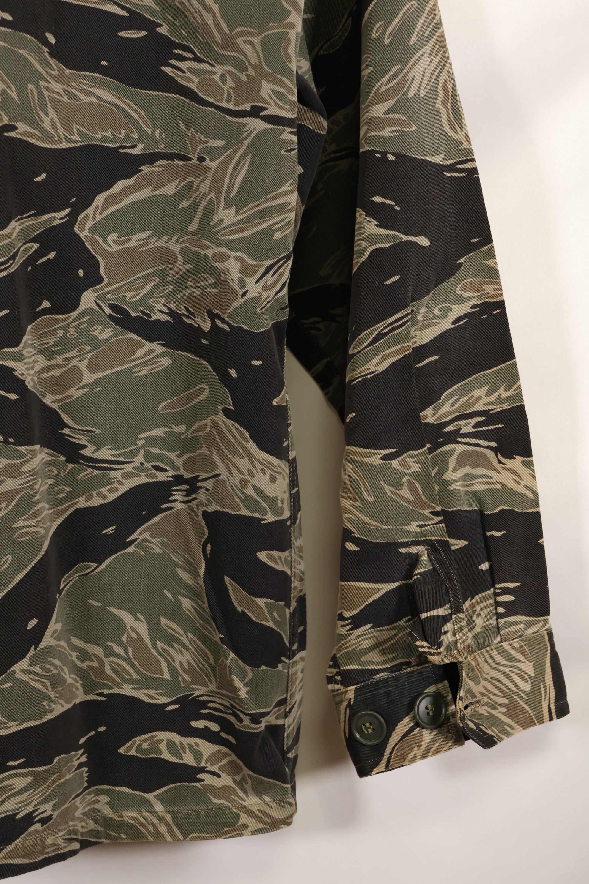 Real Silver Tiger Stripe Asian Cut A-L size shirt Used in good condition