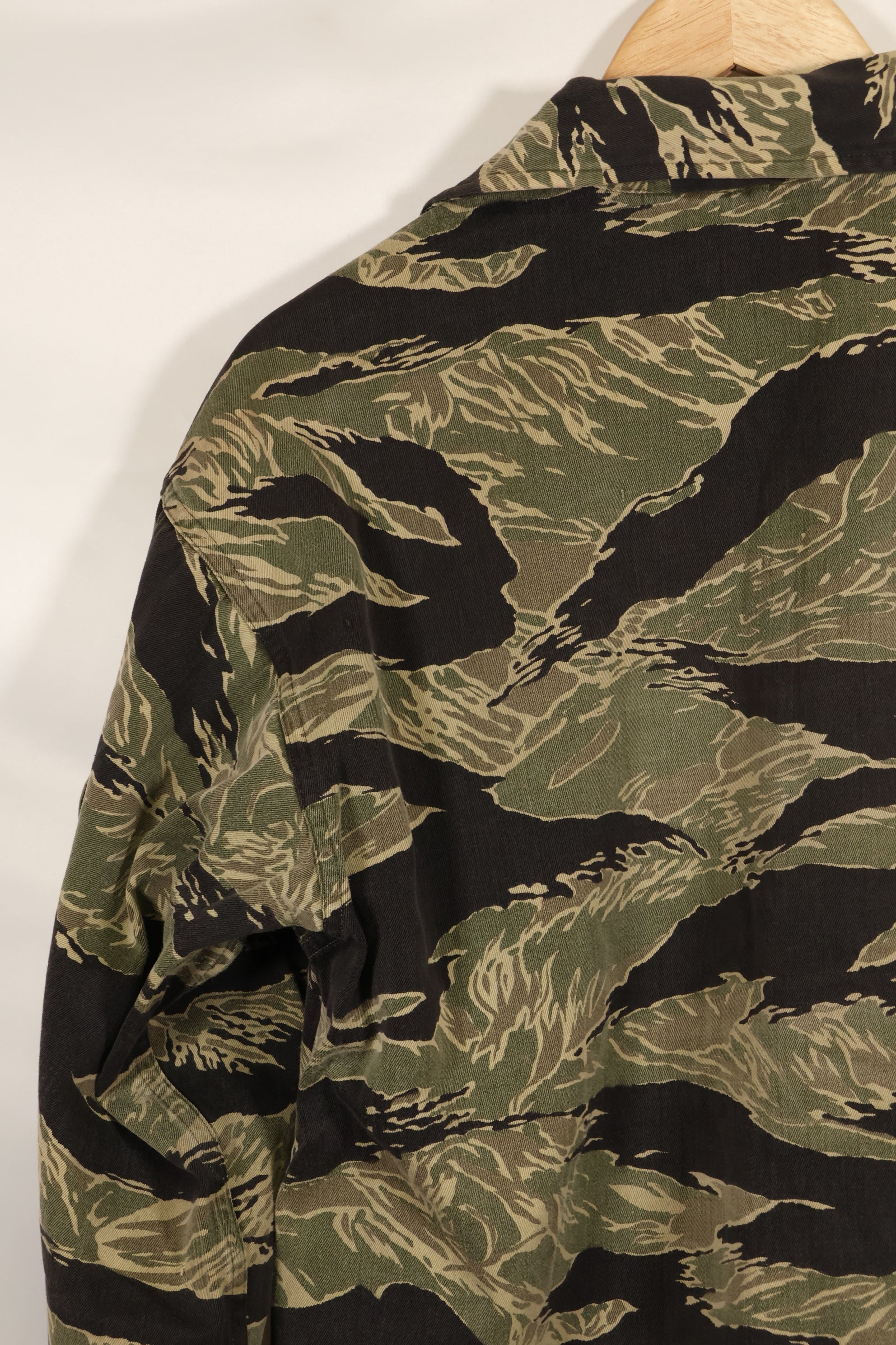 Real Okinawa Tiger early jacket US-L size, mainland sewing, faded, rare size, good condition.