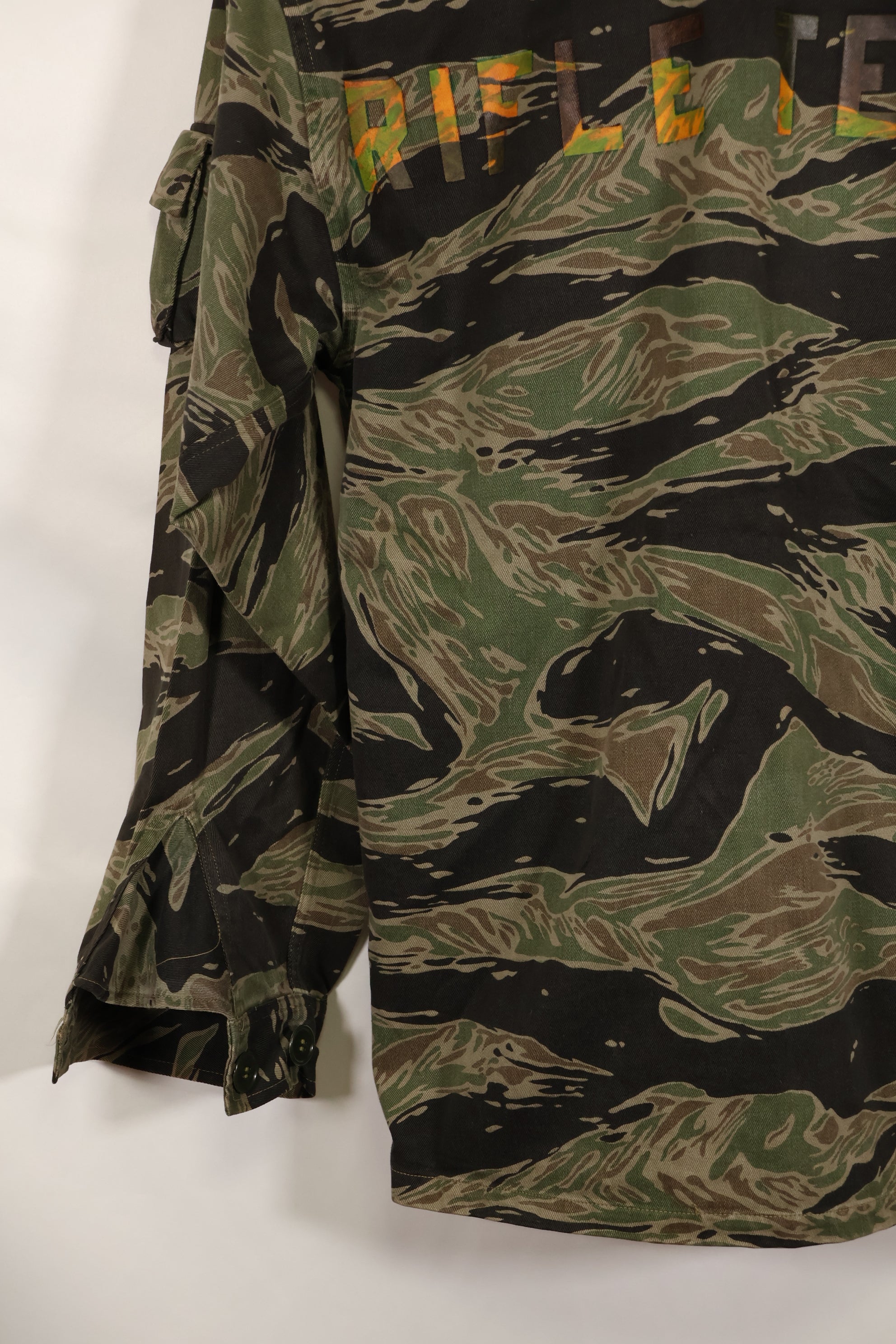 実物　USカット　シルバータイガーストライプ　シャツ　推定US-M　状態良い　背面ステンシルあり