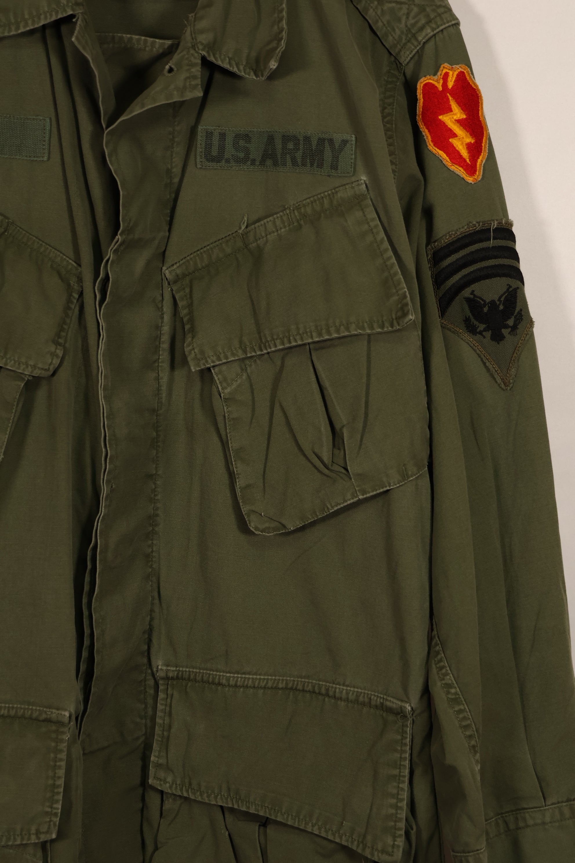 Real Japanese made FEC-39917 2nd Model Jungle Fatigue Jacket, 25th Infantry Division, with patch, used.