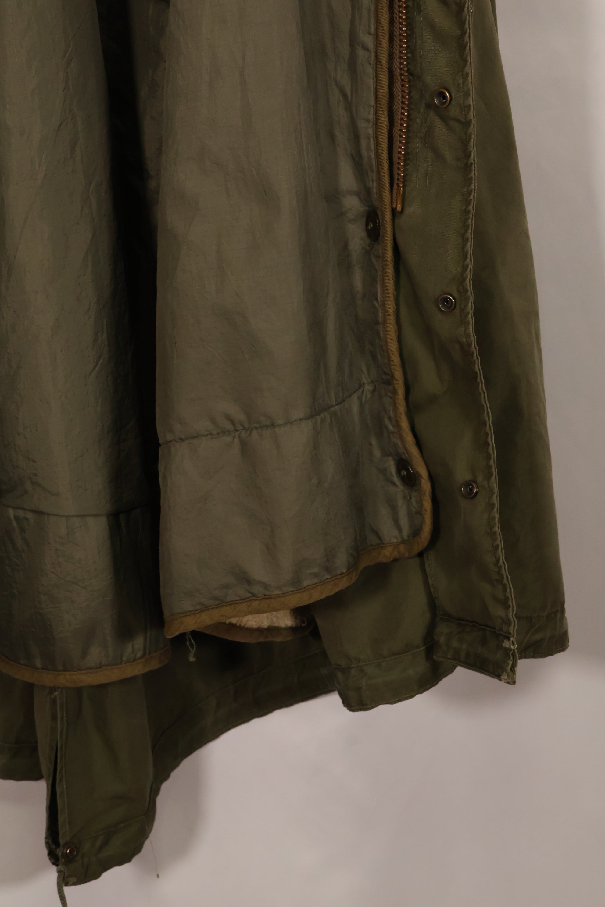 Early 1950s MEDIUM M51 Field Parka with coyote hood, used.