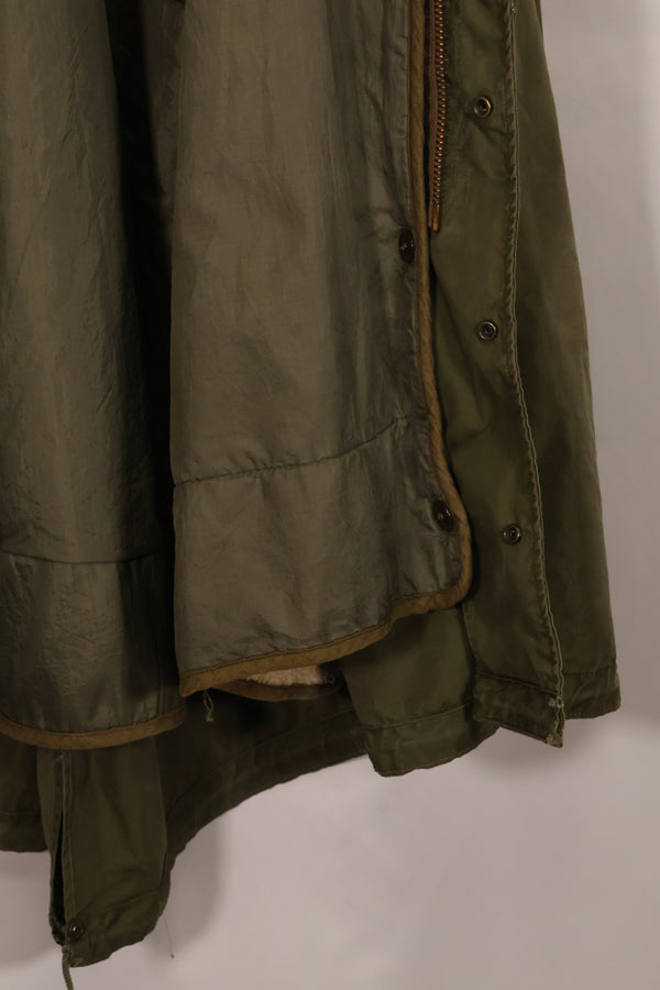 Early 1950s MEDIUM M51 Field Parka with coyote hood, used.