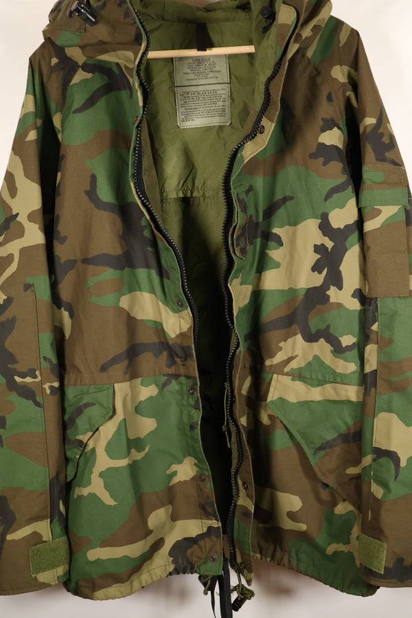 1990 Contract U.S. Army ECWCS 1st Generation Gore-Tex Parka, Woodland Camo, X-Large, Regular Fit, Used