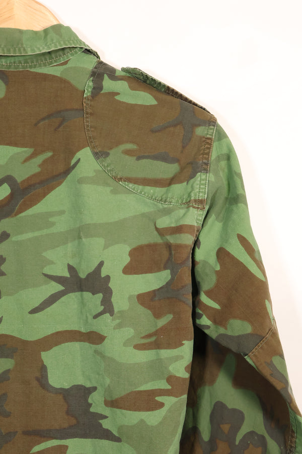1960s Poplin ARVN leaf camouflage shirt, light fabric, rare, used.
