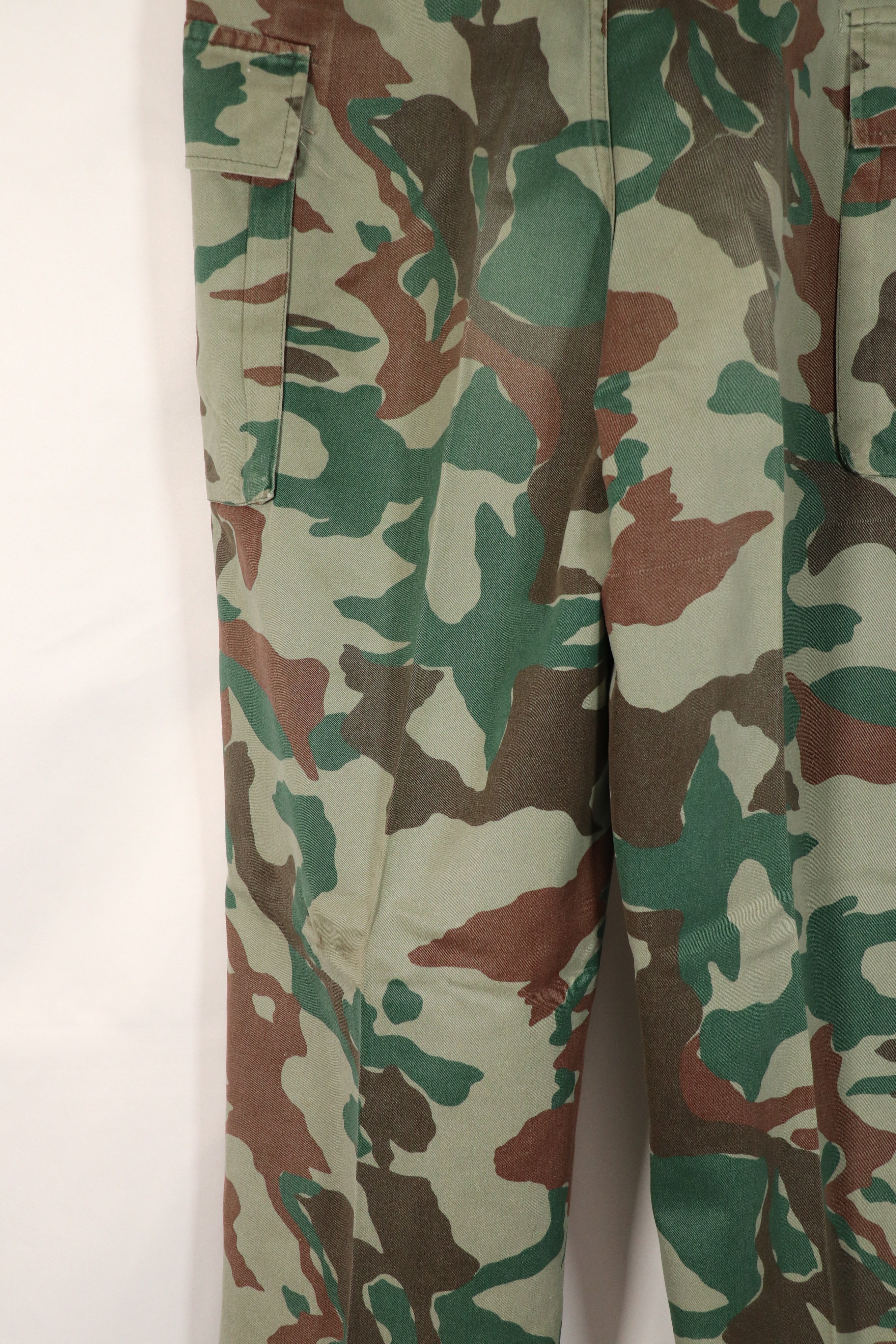 Real Japan Ground Self-Defense Force 1980's Kumazasa camouflage pants, used, scratches.