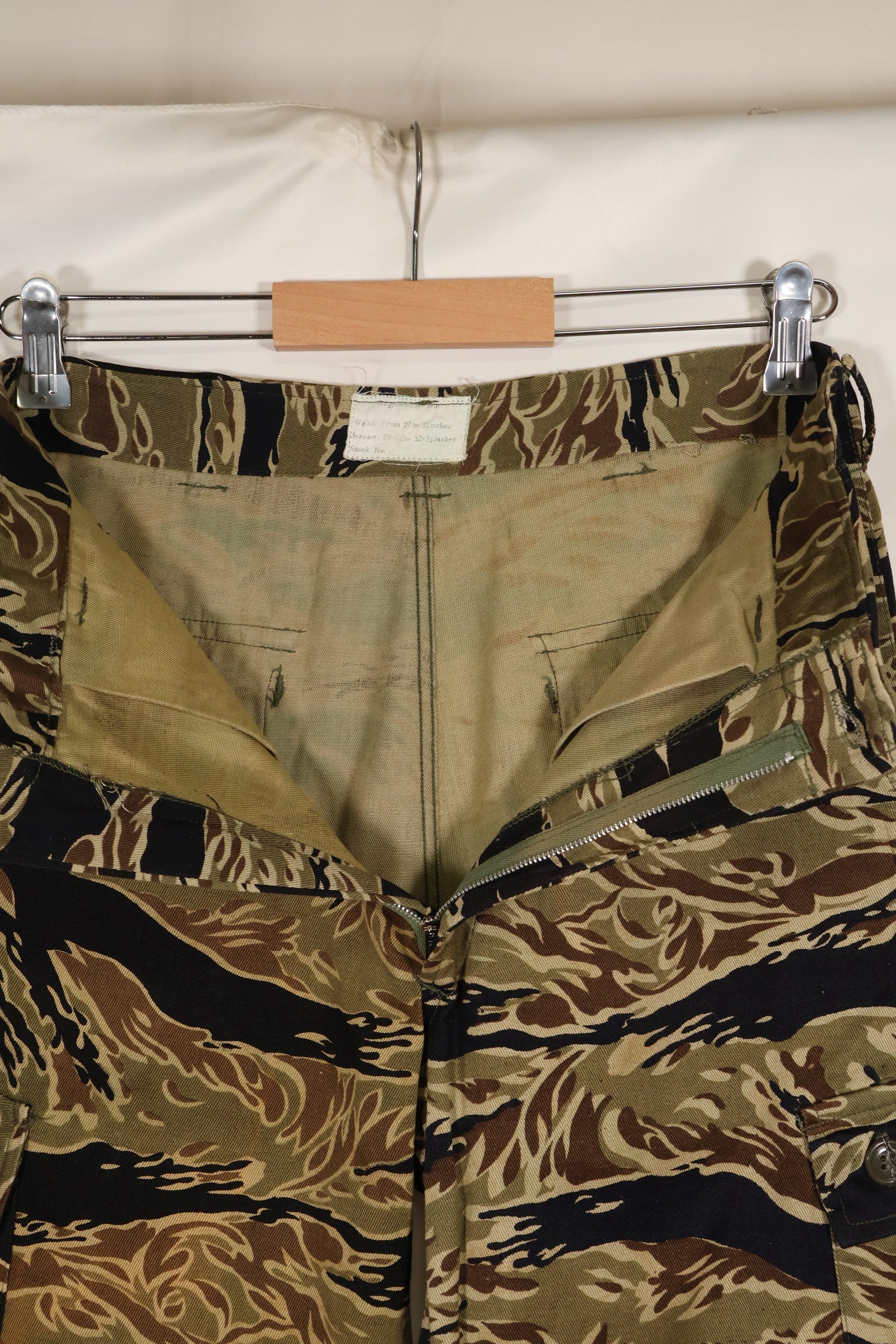 Mid-1960s early gold tiger stripe pants, size S-R, US cut, good condition, used.