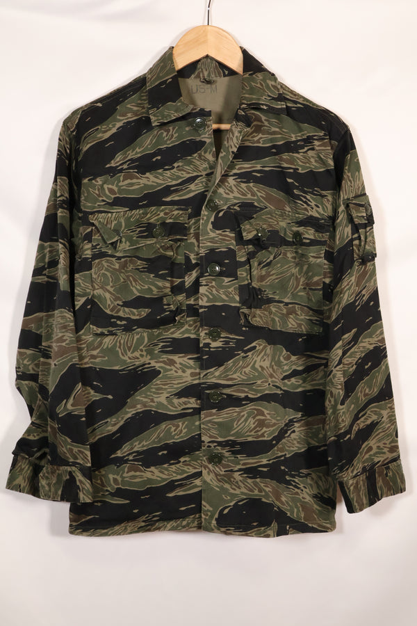 1960s US-M Silver Tiger Tiger Stripe shirt, little worn, good condition, used.