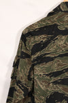 1960s US-M Silver Tiger Tiger Stripe shirt, little worn, good condition, used.