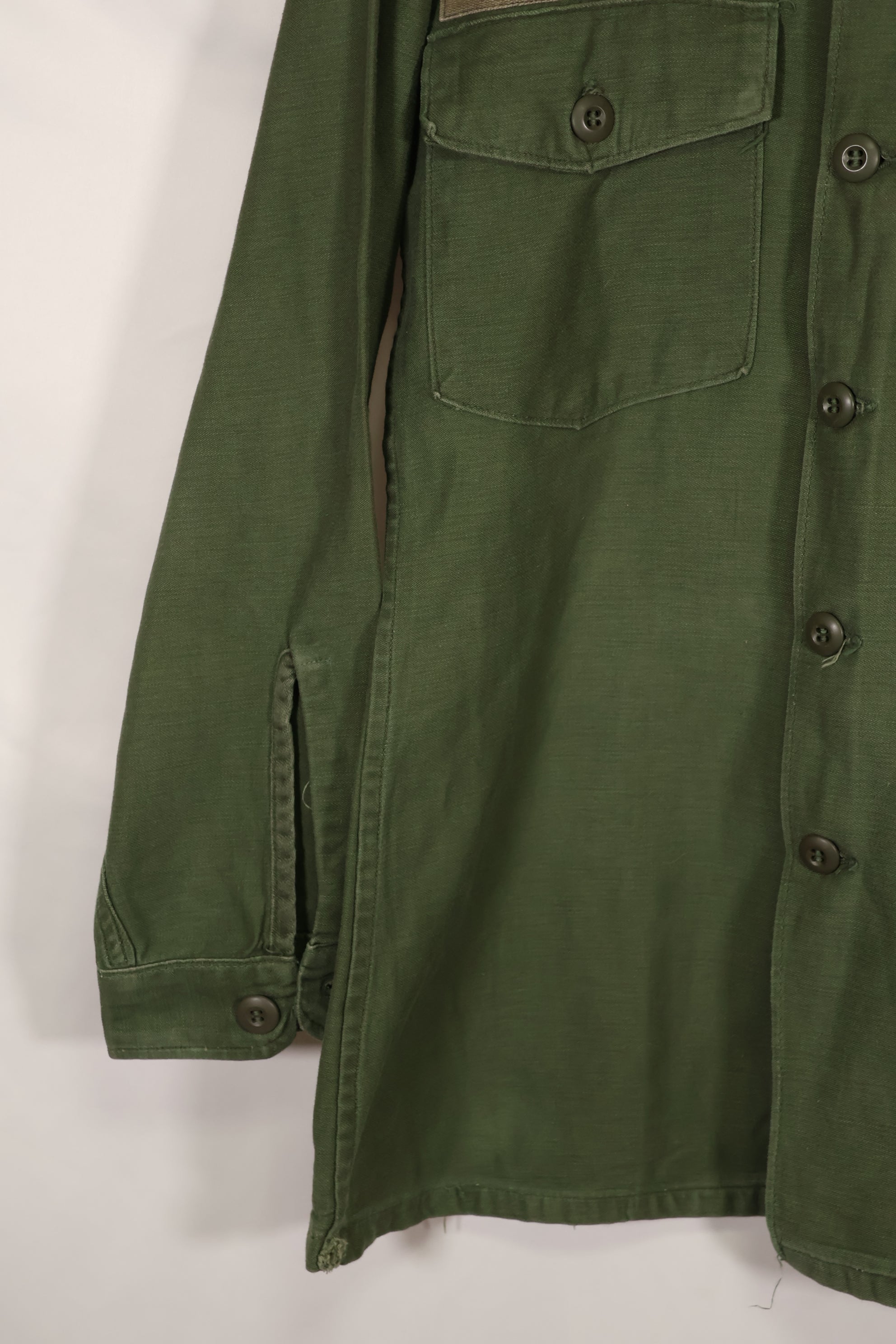 Real 1968 OG-107 Utility Shirt with Green Beret Okinawa made SSI, used.