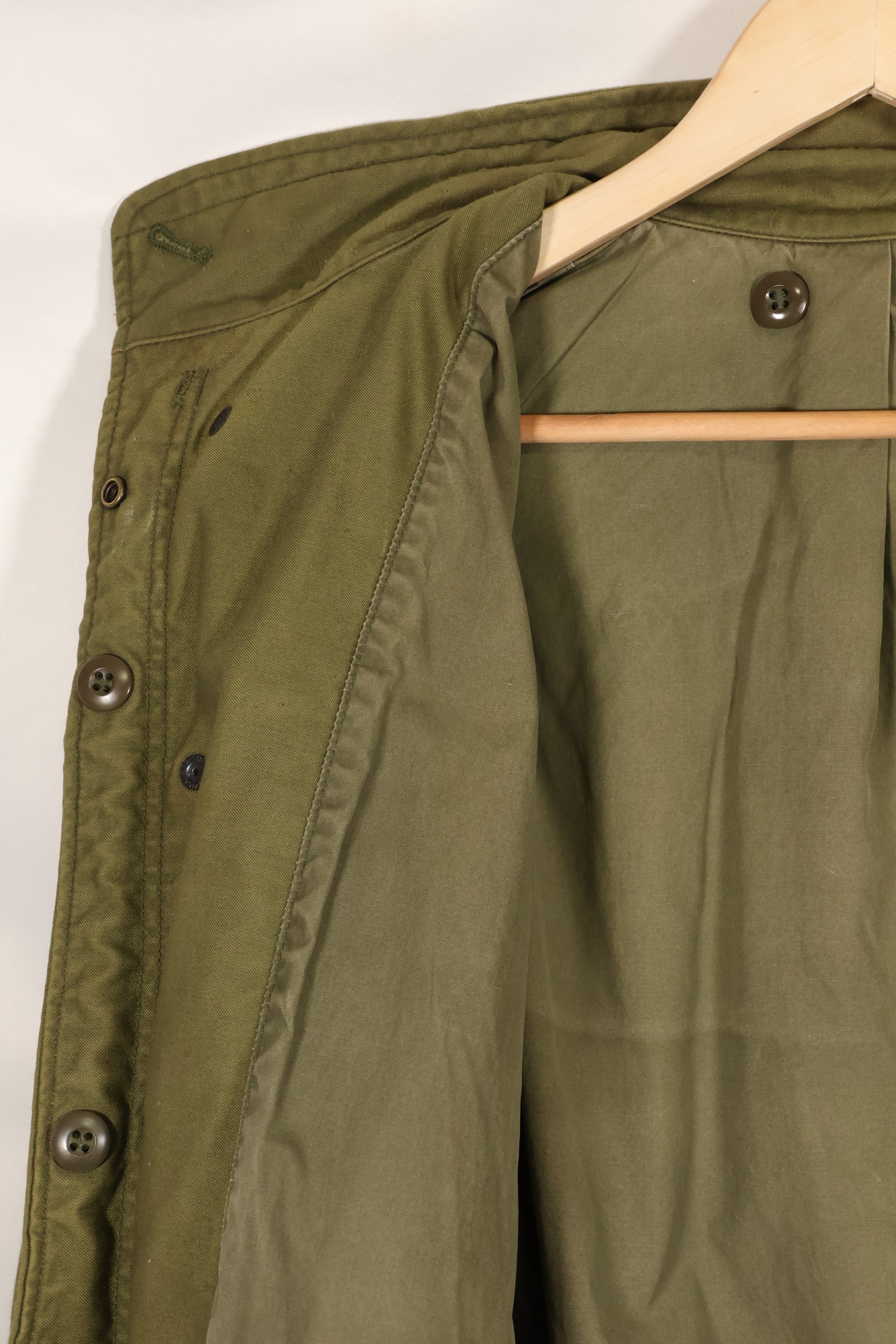 Early 1970's Estimated MEDIUM size 3rd Model M65 Field Jacket, size tag missing, used.