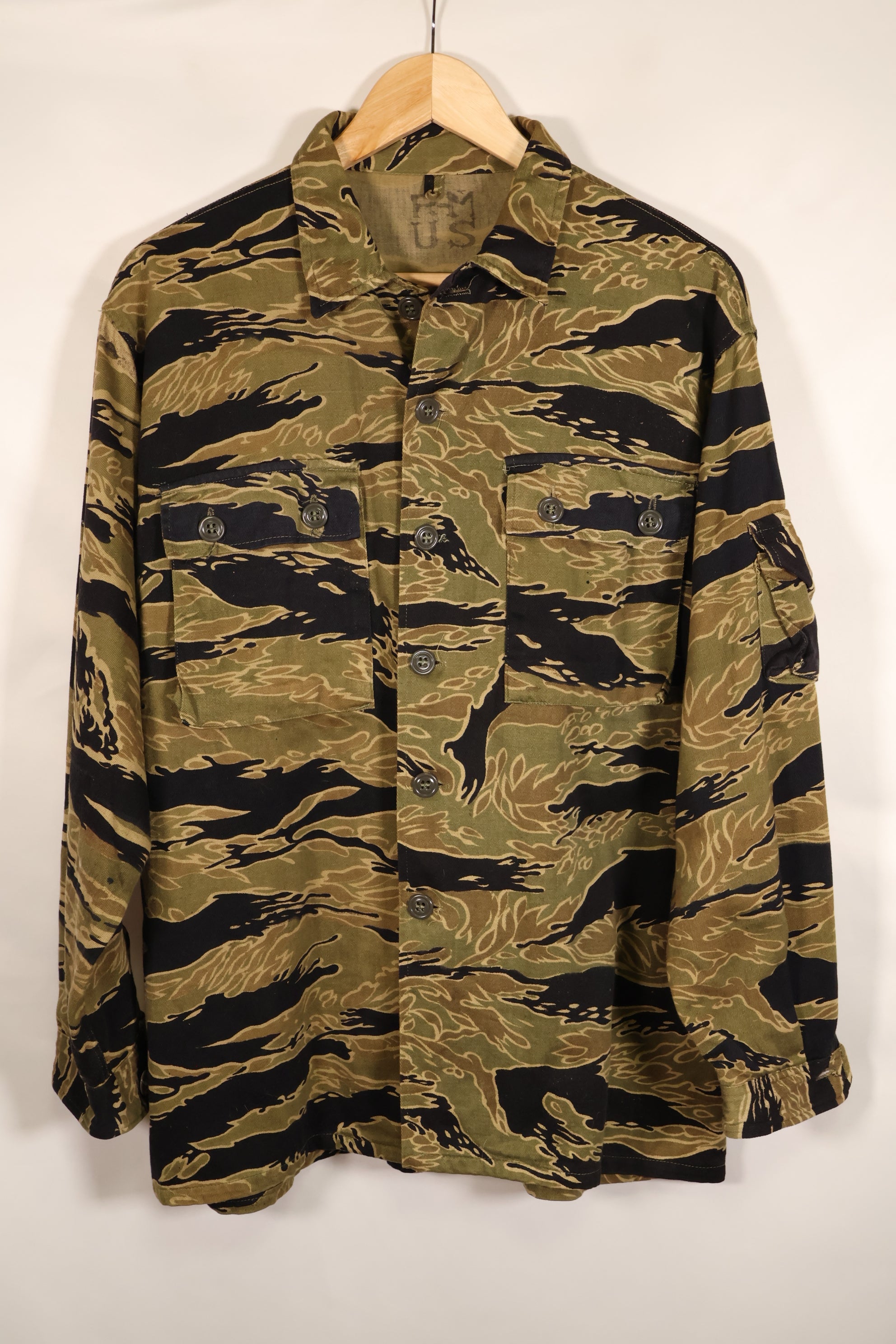 Late 1960s US-M Gold Tiger Tiger Stripe US-cut shirt, in good condition