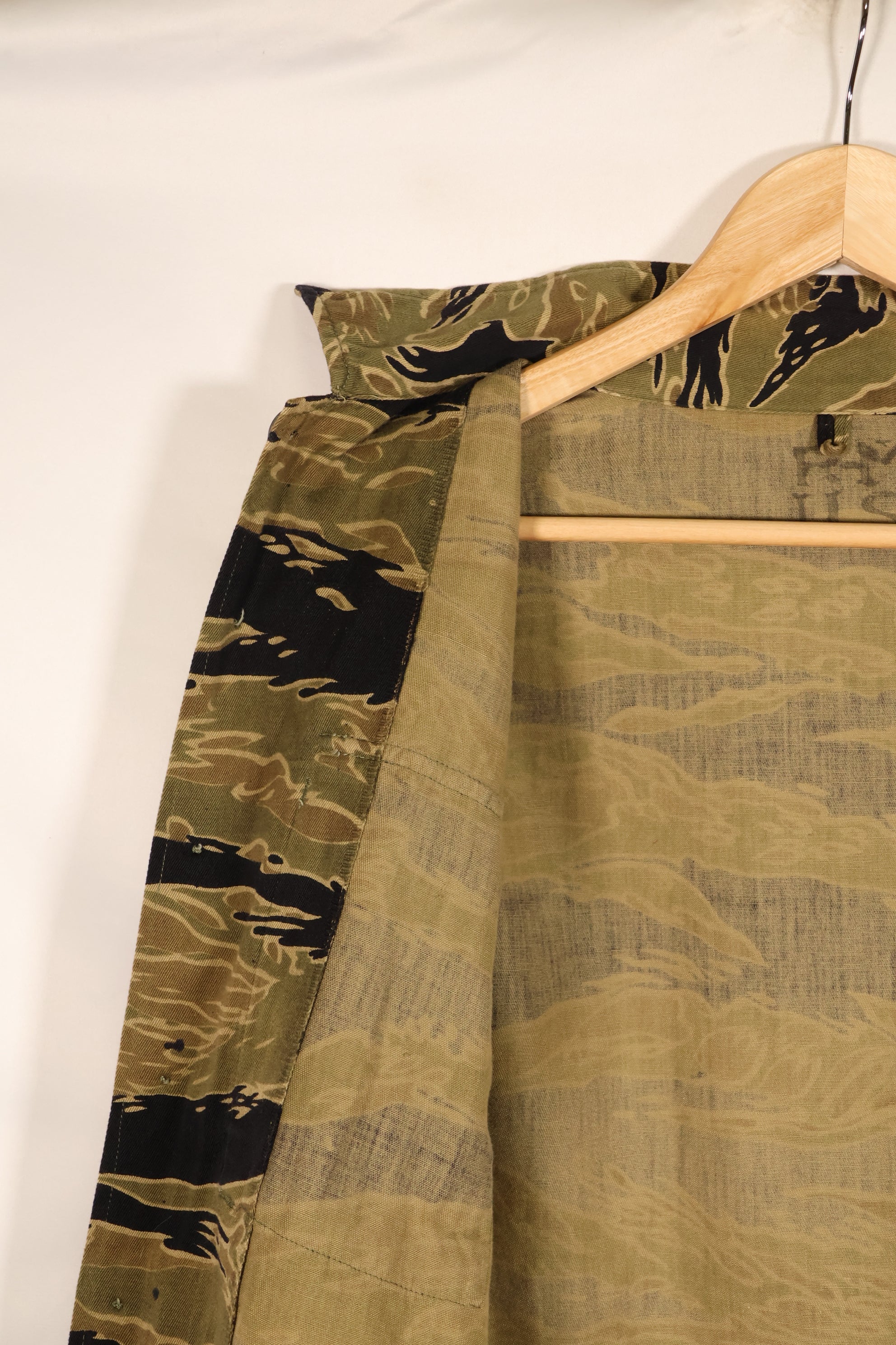 Late 1960s US-M Gold Tiger Tiger Stripe US-cut shirt, in good condition