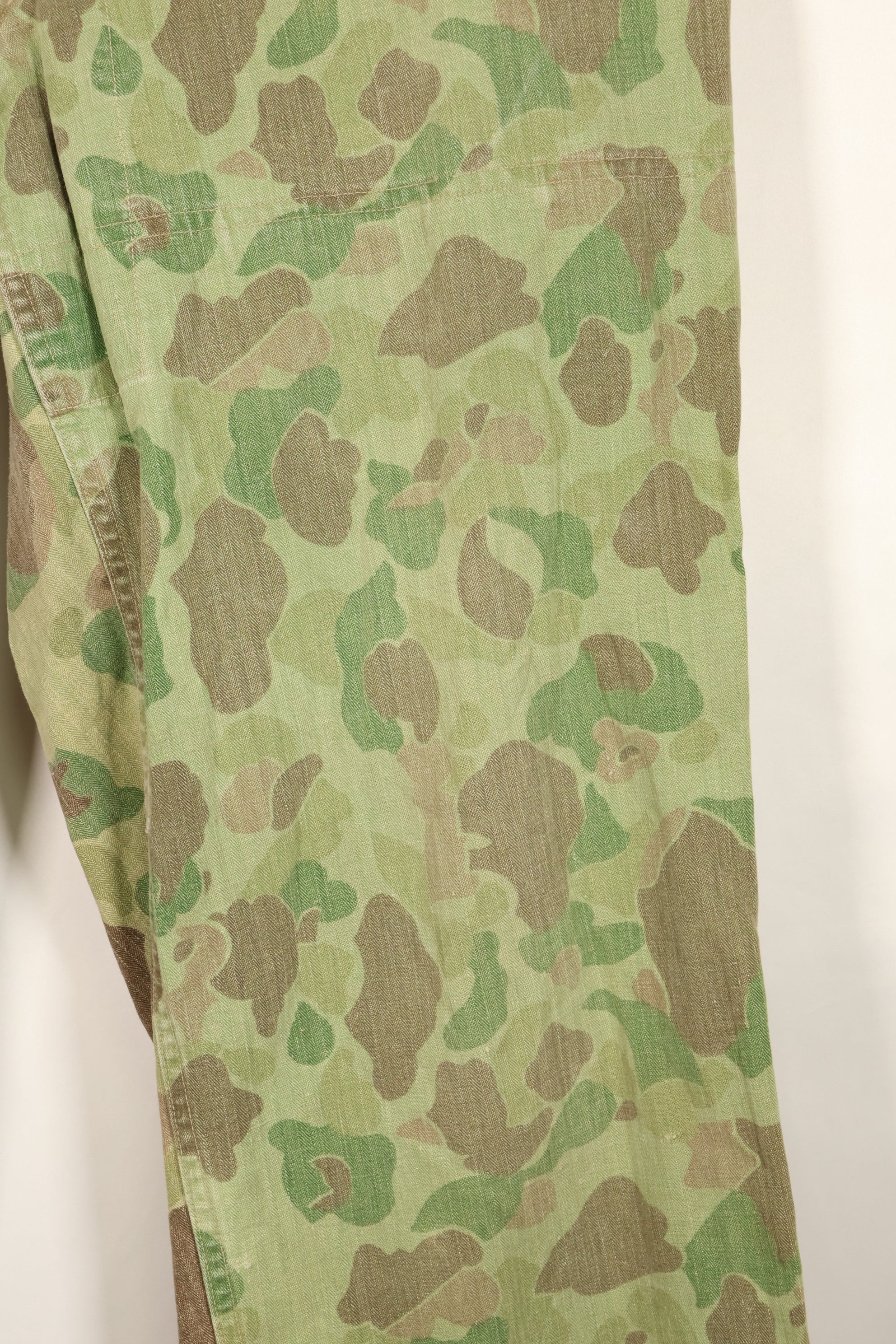 1940's P-44 frogskin camouflage pants USMC, faded, scratched, used.