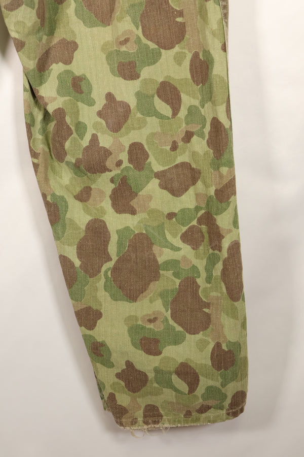 1940's P-44 frogskin camouflage pants USMC, faded, scratched, used.