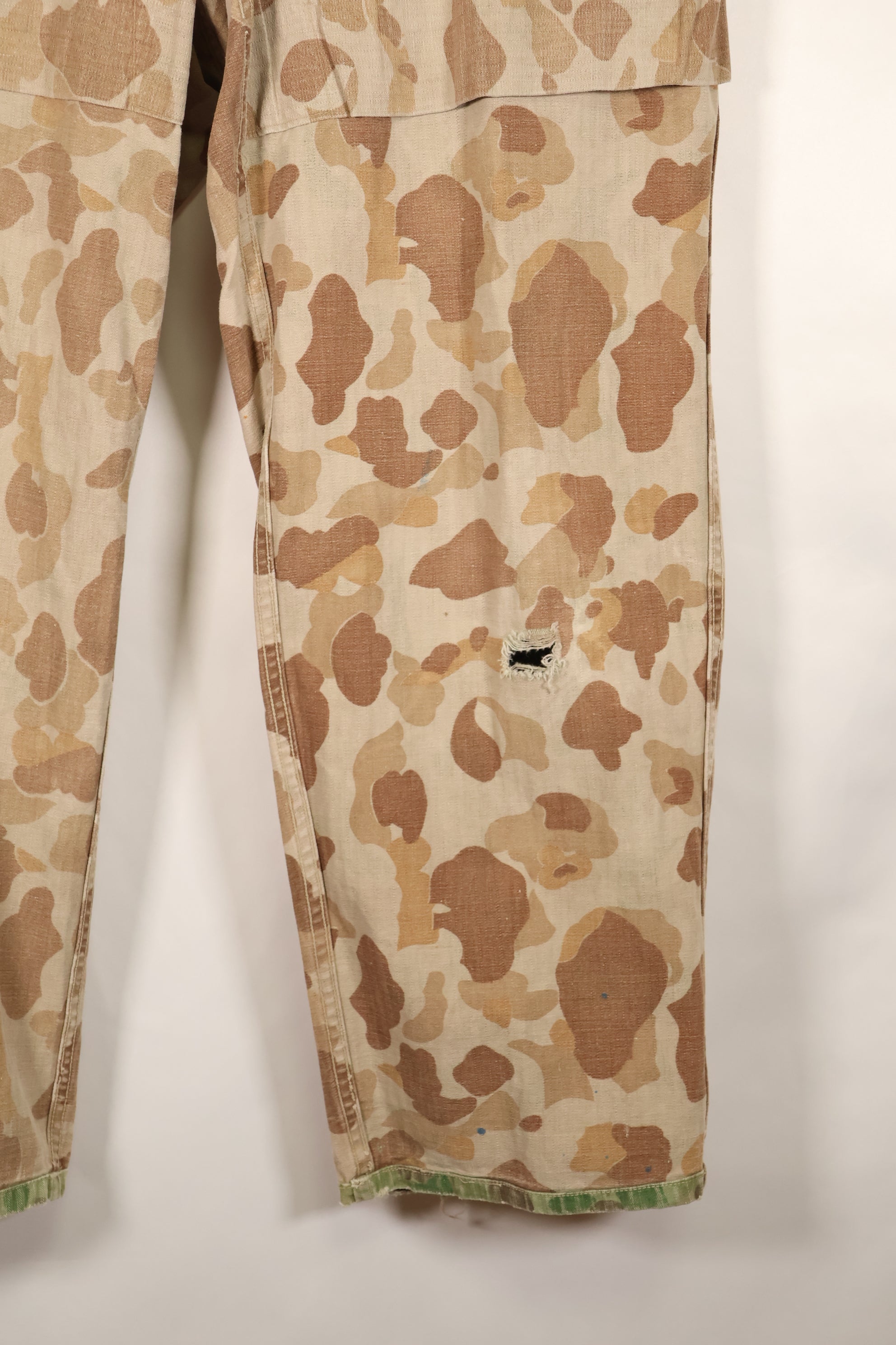 1940's P-44 frogskin camouflage pants USMC, faded, scratched, used.