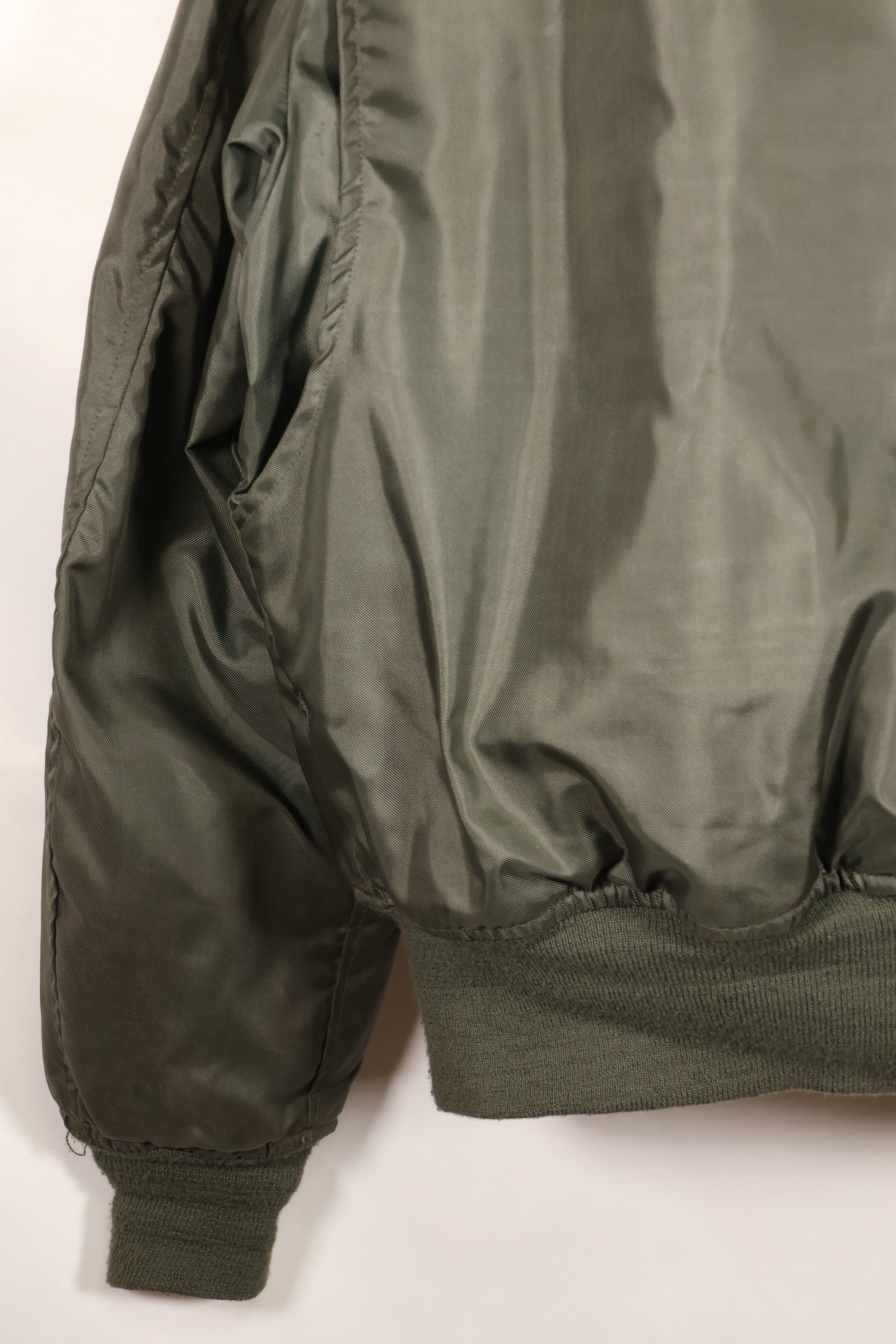 1975 Contract LARGE US Navy CWU-45P Flight Jacket with Intermediates Pockets Used