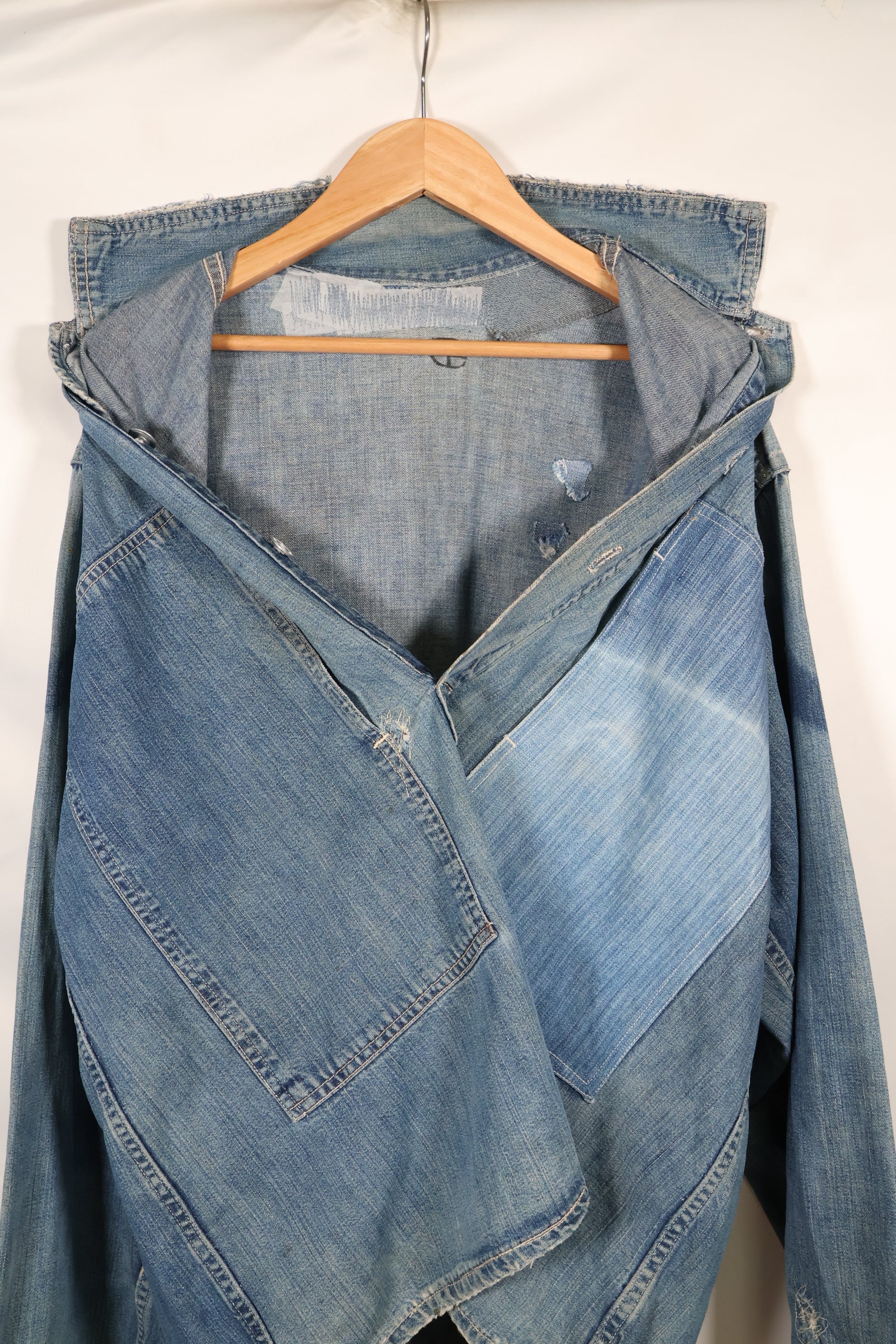1930s U.S. Army denim pullover shirt, 3 buttons, used.