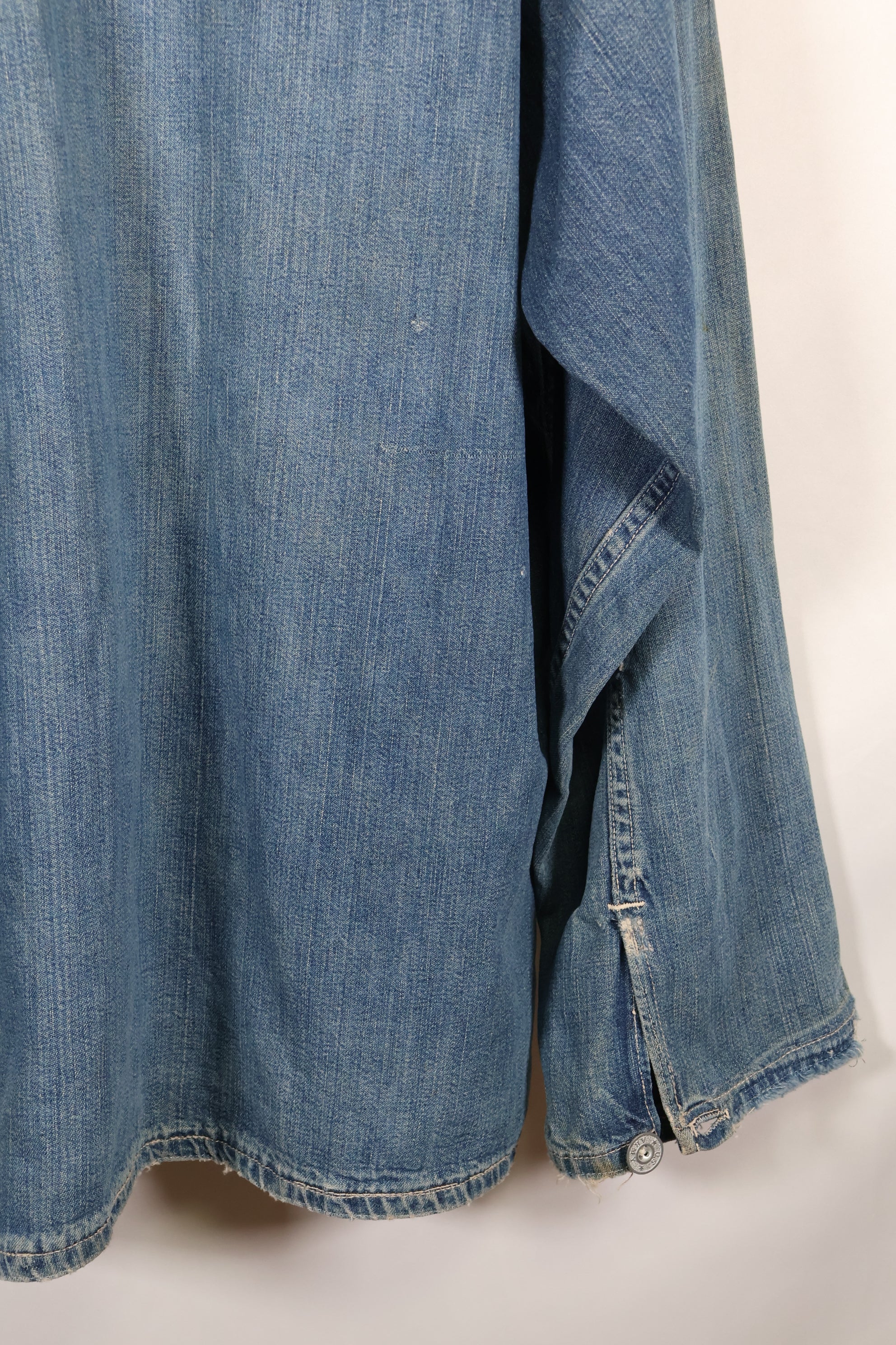 1930s U.S. Army denim pullover shirt, 3 buttons, used.