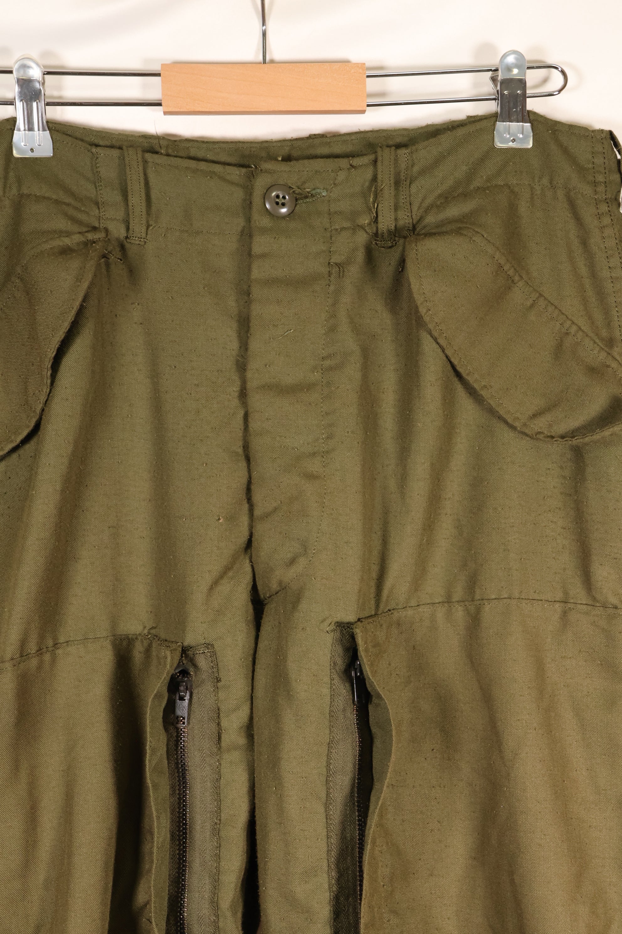 Early 1970s, estimated MEDIUM pilot fireproof pants, size tag missing, used.