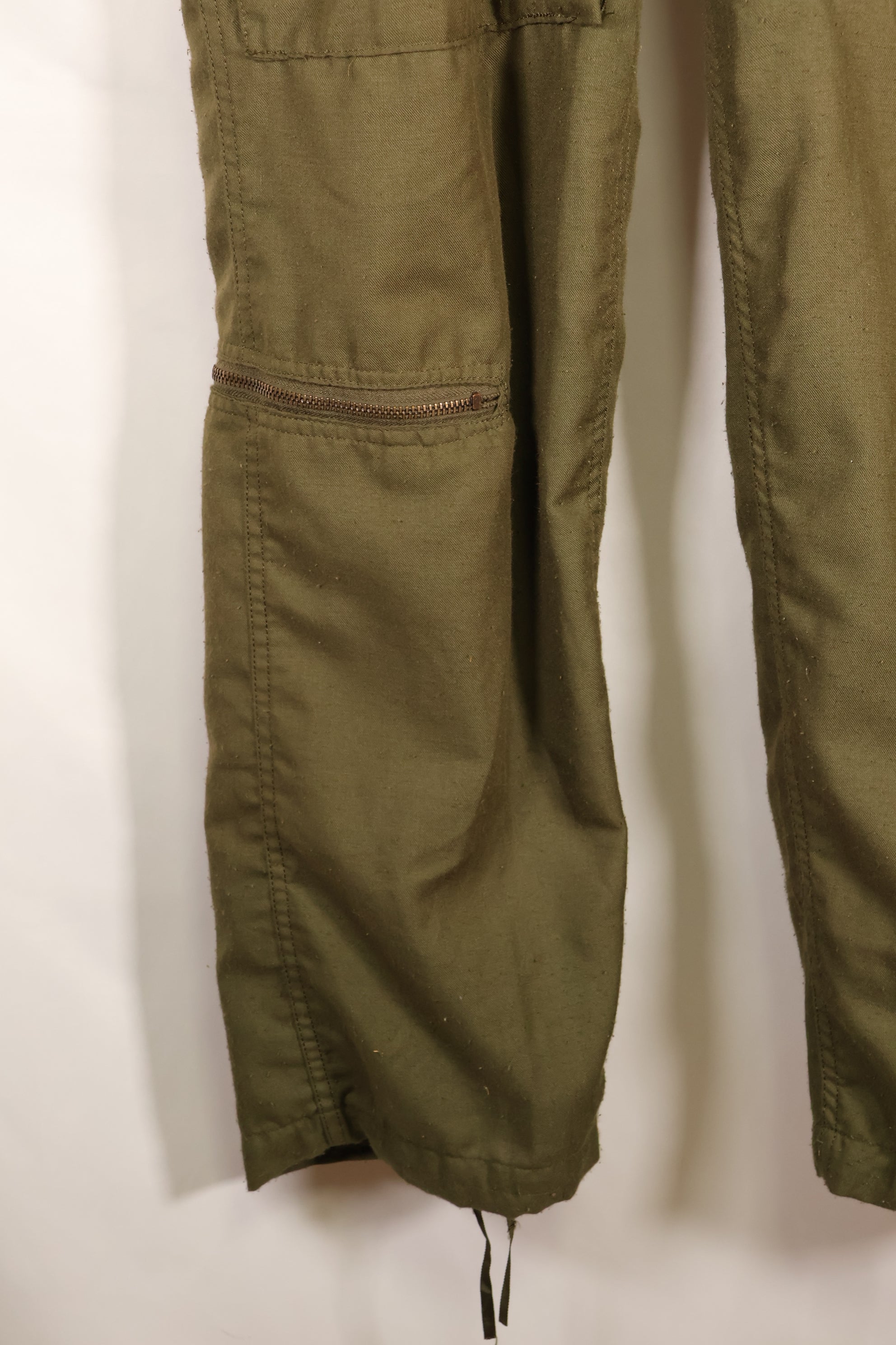 Early 1970s, estimated MEDIUM pilot fireproof pants, size tag missing, used.