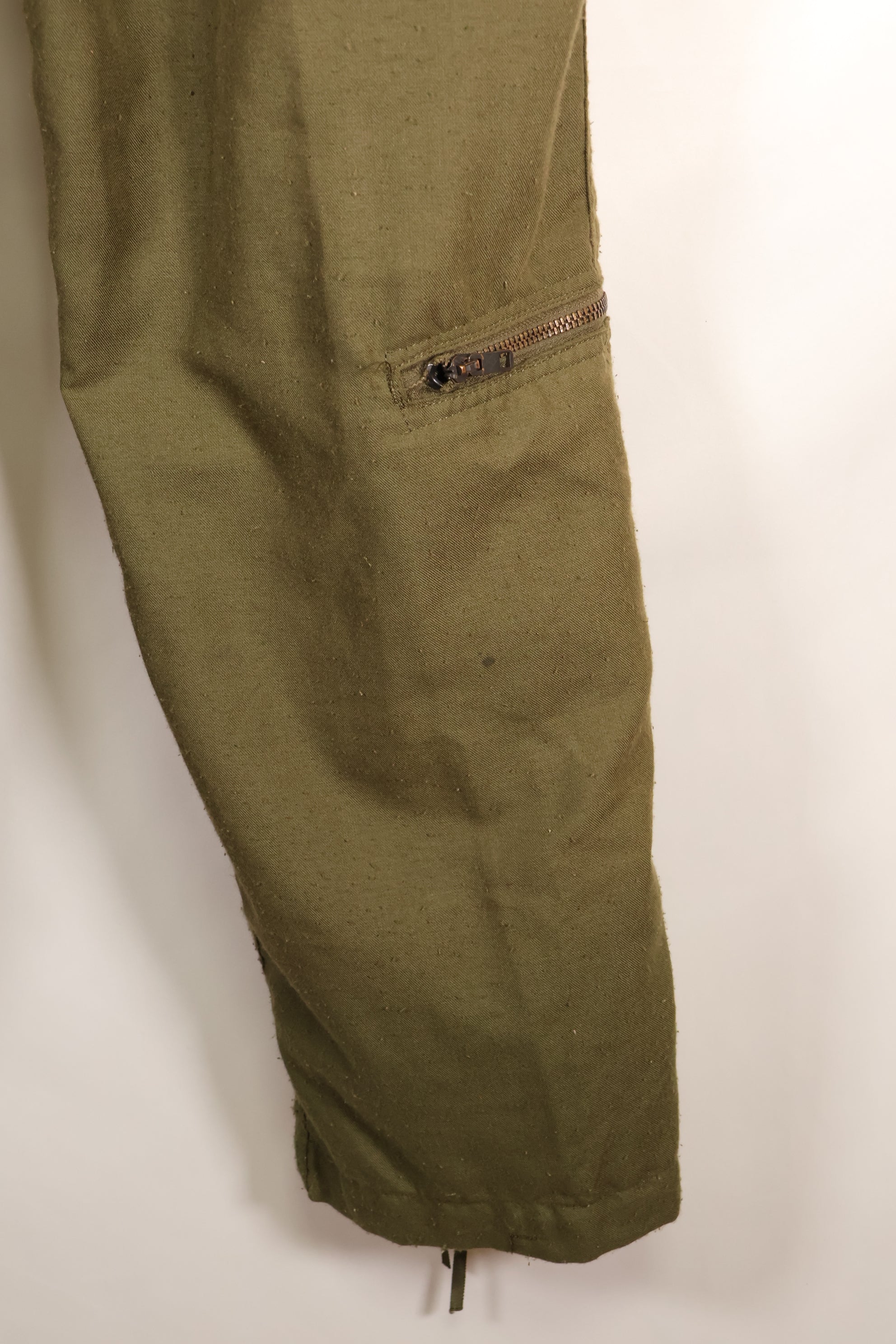 Early 1970s, estimated MEDIUM pilot fireproof pants, size tag missing, used.